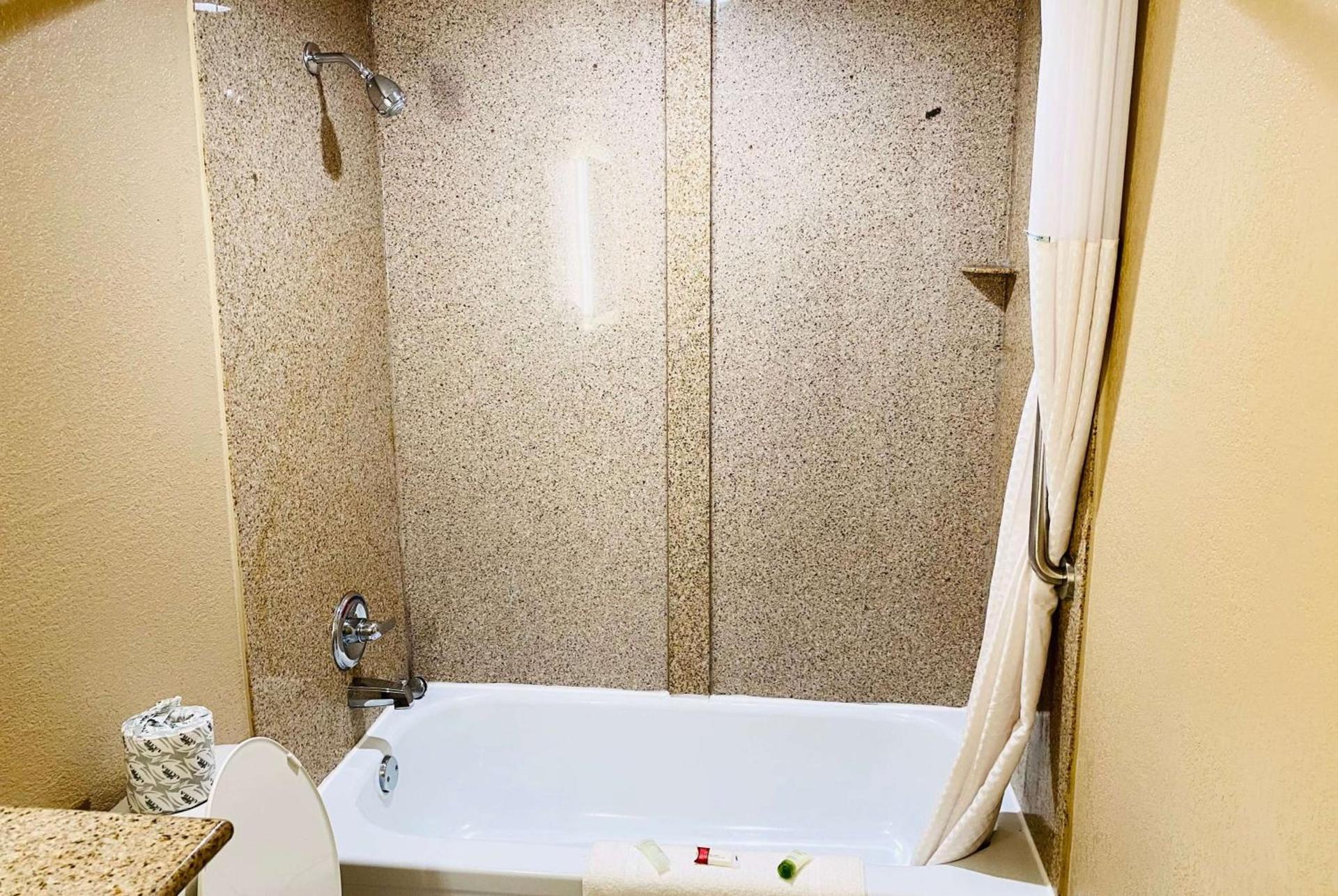 Super 8 by Wyndham Danville photo 15