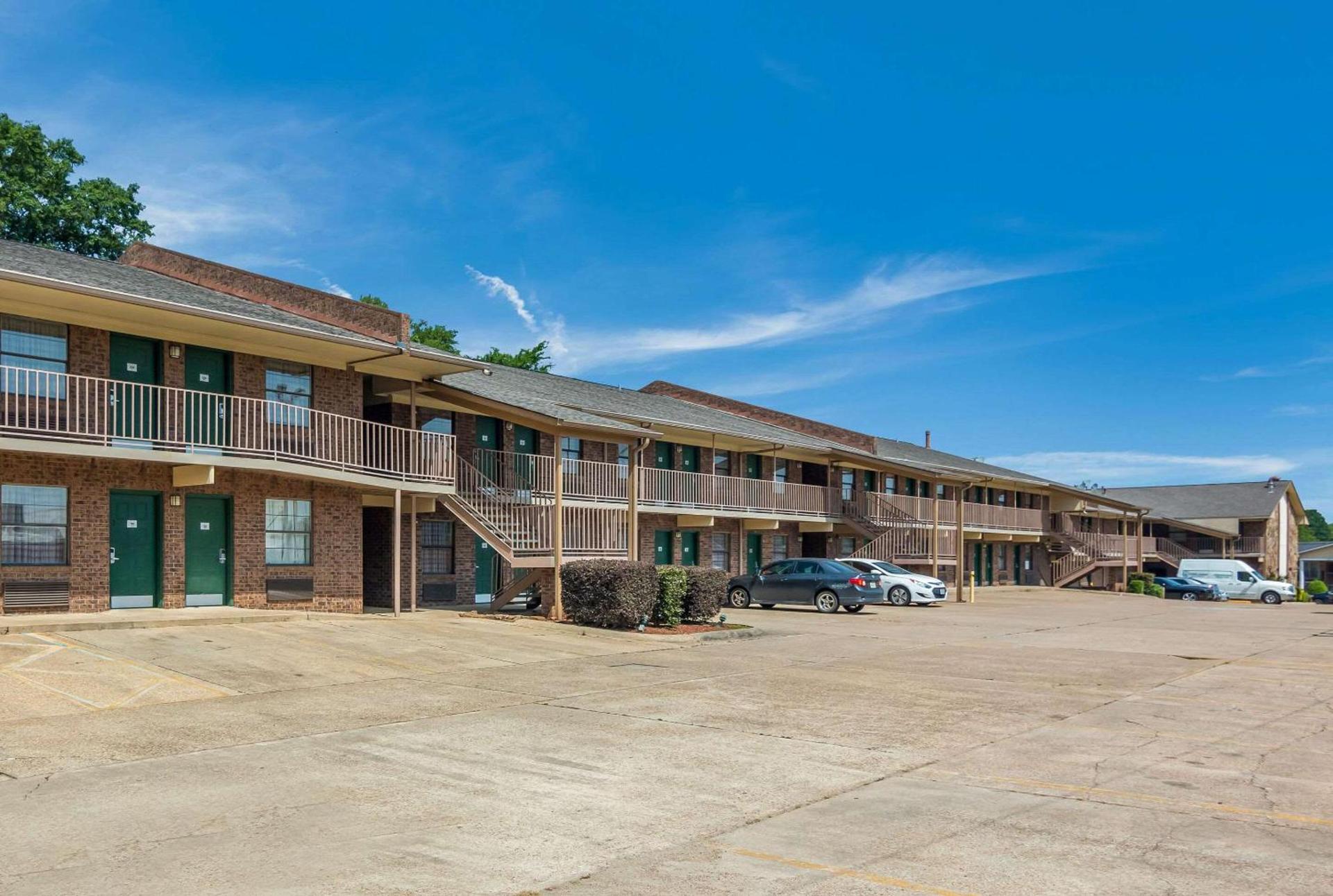 Quality Inn Magnolia photo 2