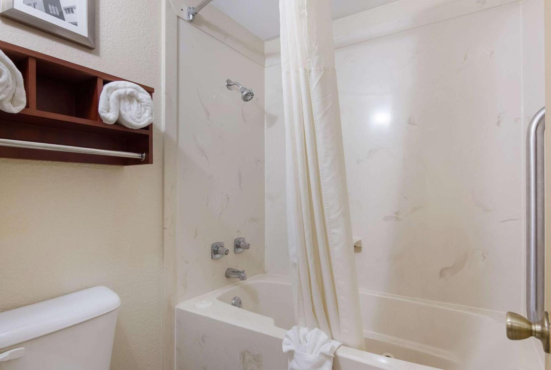 Quality Inn Magnolia photo 9