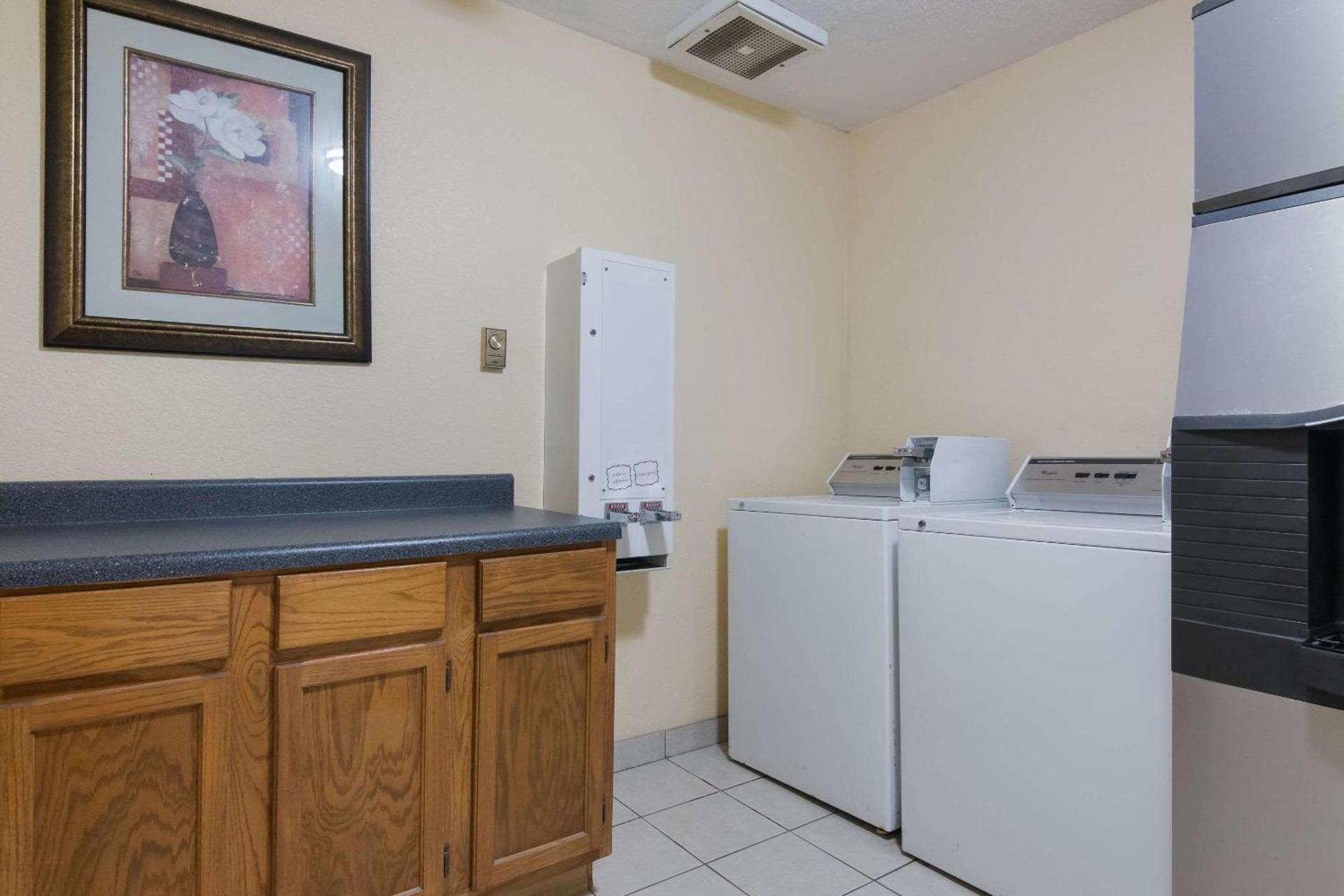 Quality Inn Magnolia photo 29