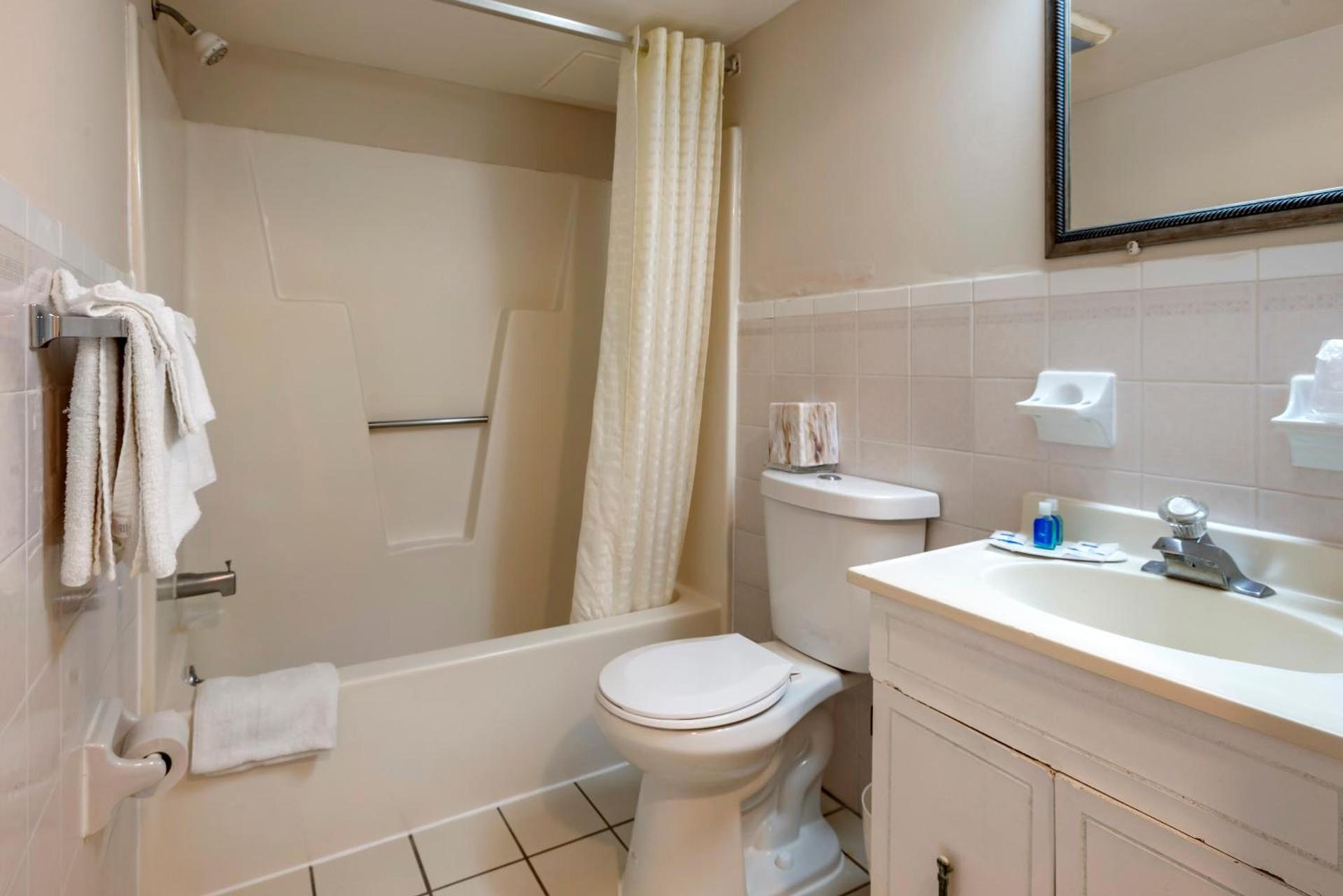 Rodeway Inn Oceanview photo 69