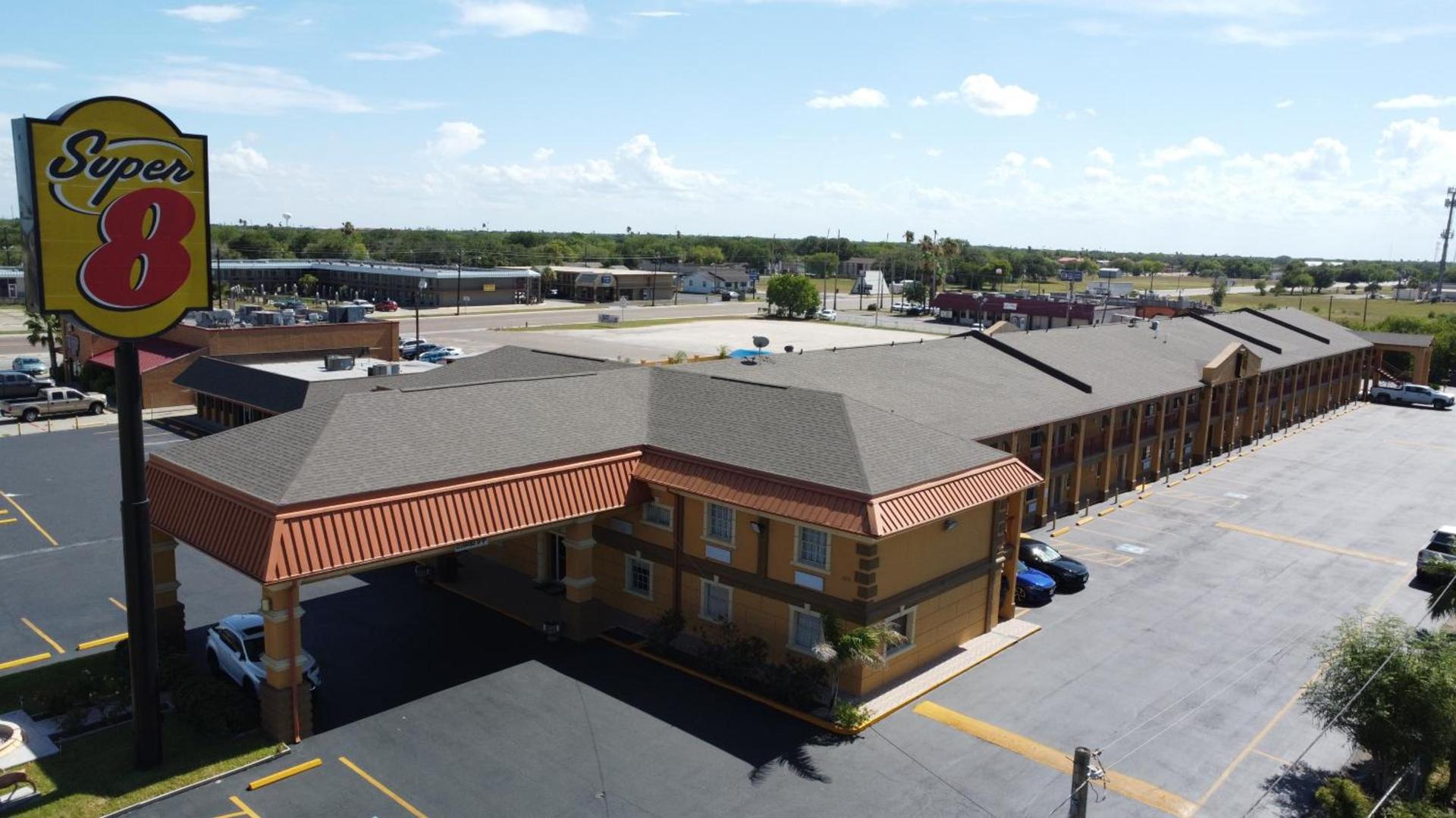 Super 8 by Wyndham Kingsville photo 10