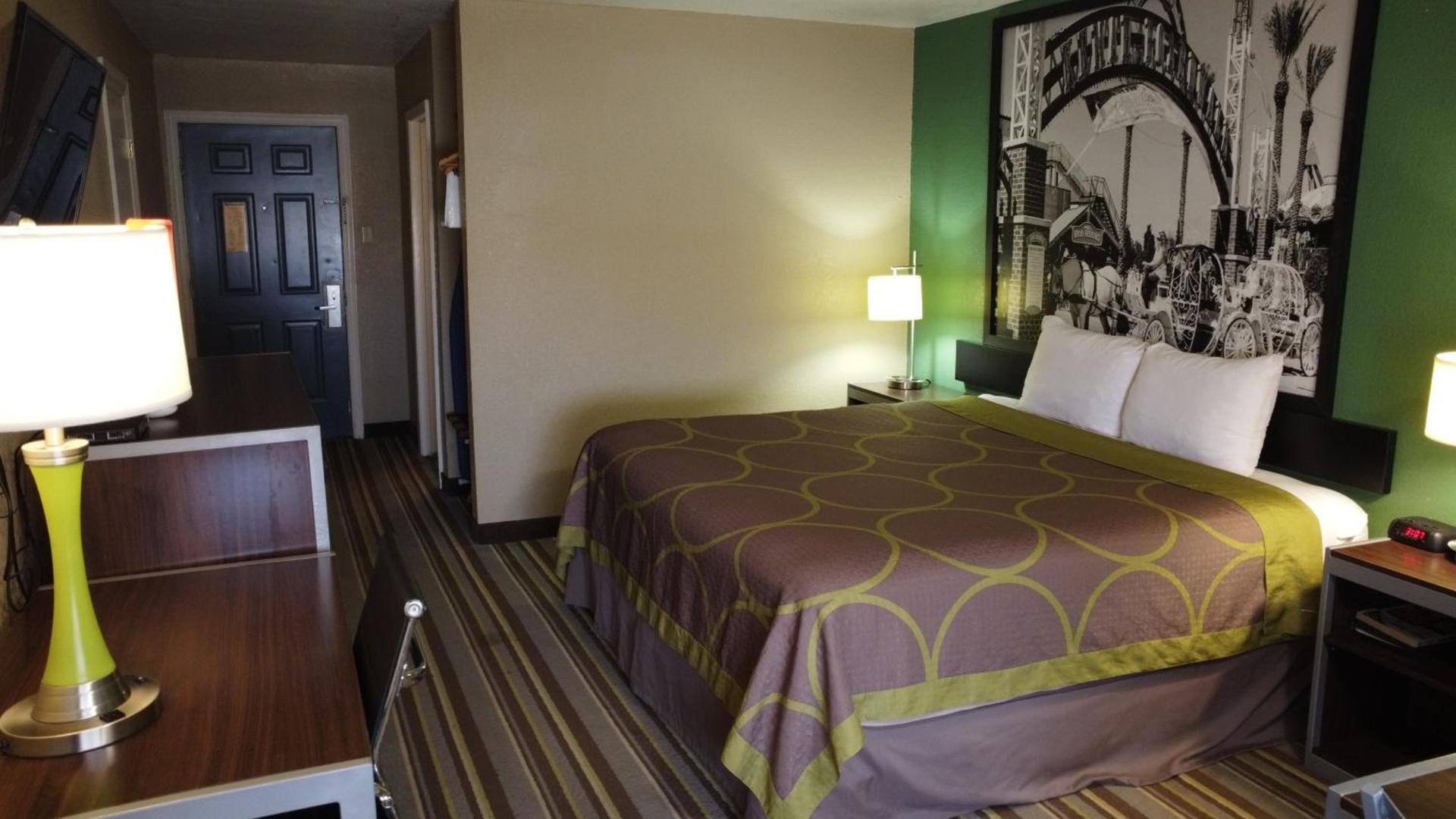 Super 8 by Wyndham Kingsville photo 18