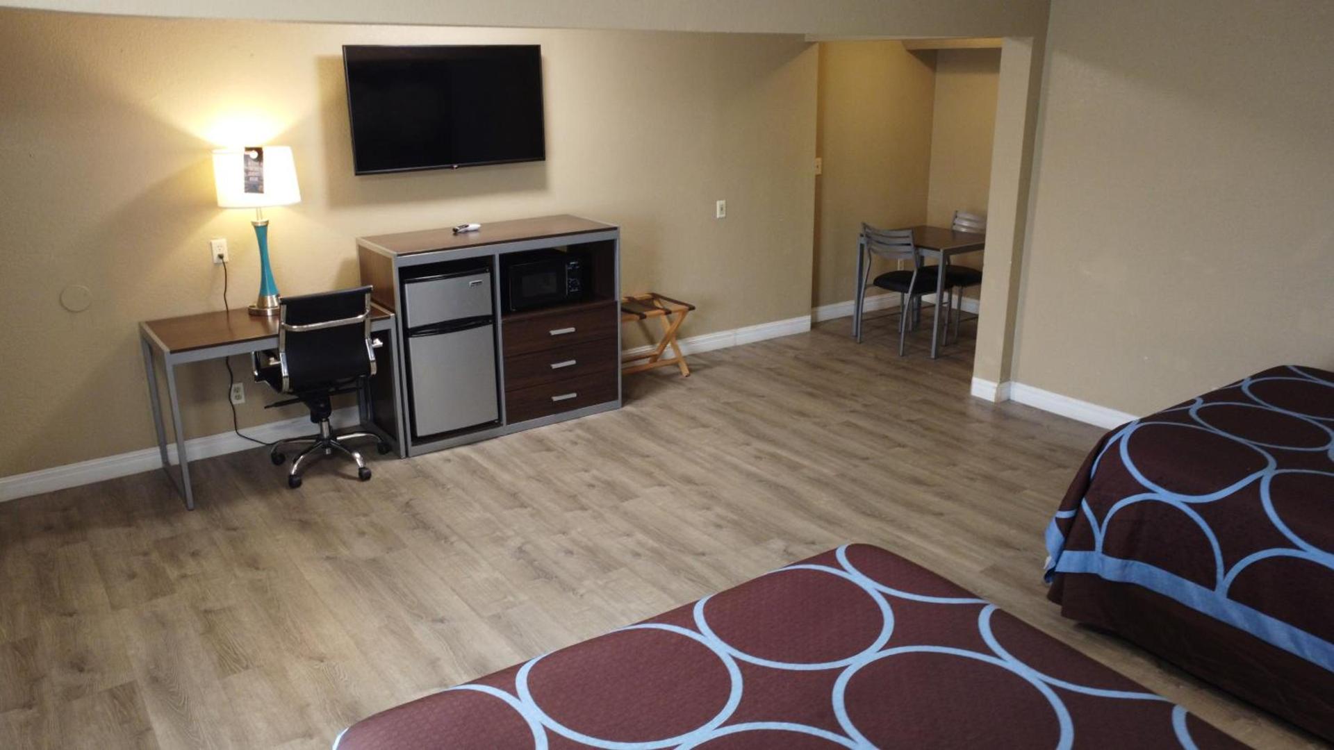Super 8 by Wyndham Kingsville photo 23