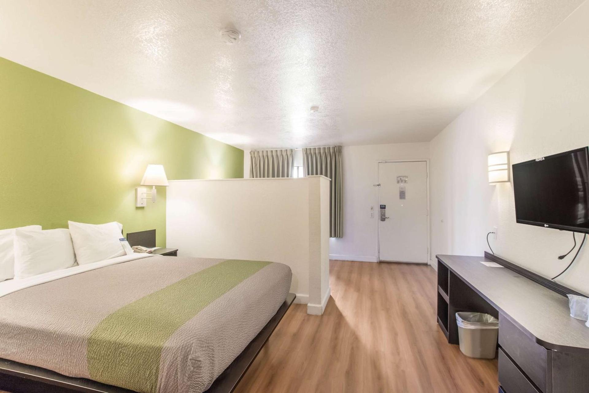 Motel 6 Hemet photo 6