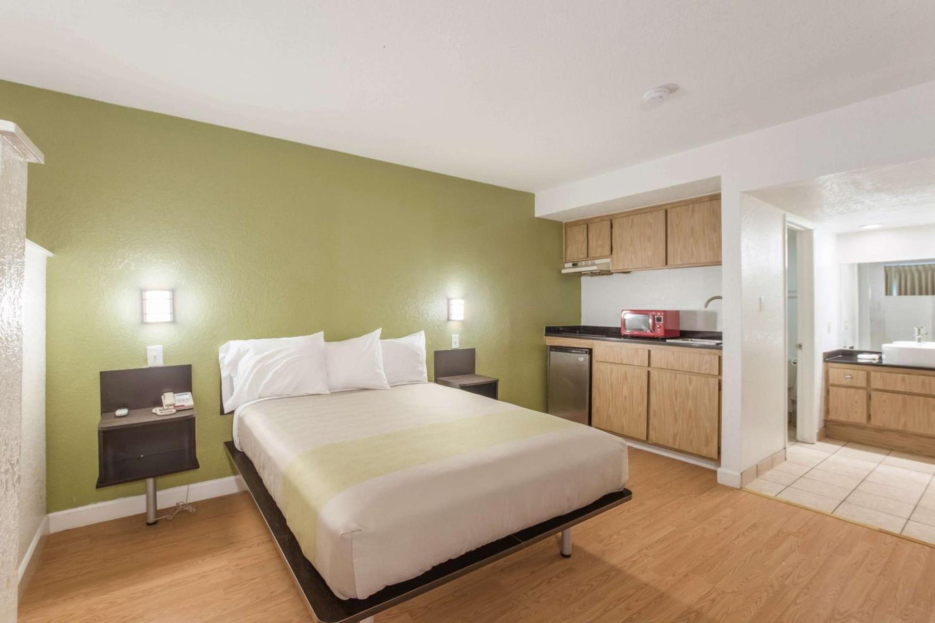 Motel 6 Hemet photo 8