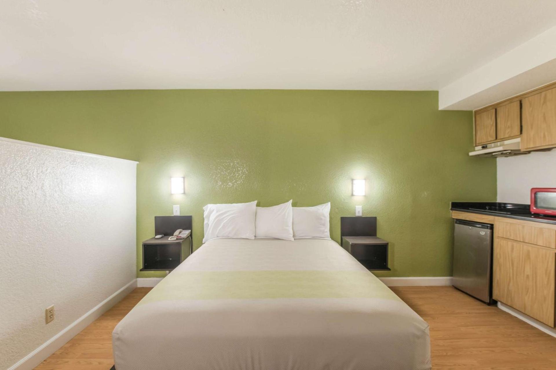 Motel 6 Hemet photo 9