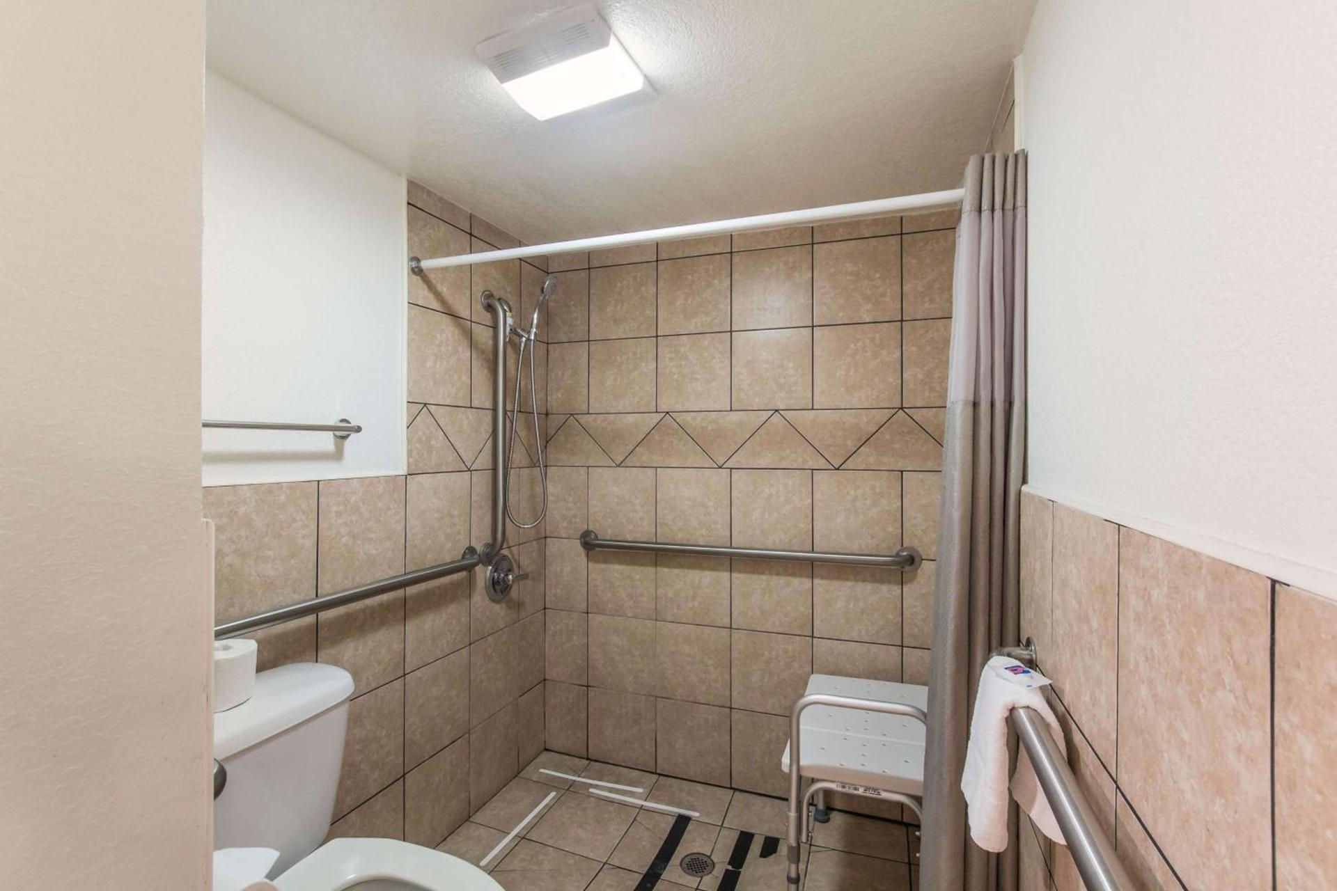 Motel 6 Hemet photo 15