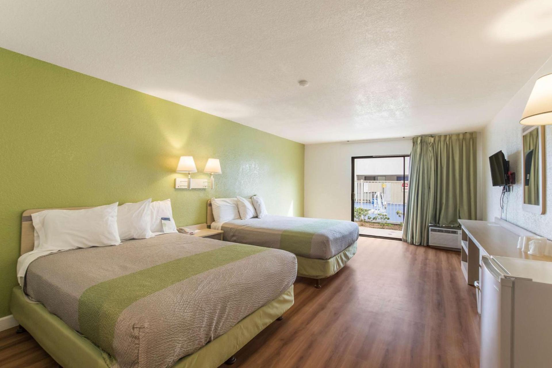 Motel 6 Hemet photo 10