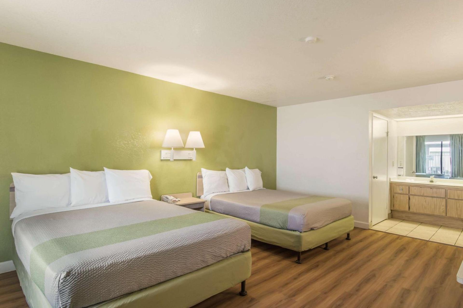 Motel 6 Hemet photo 12