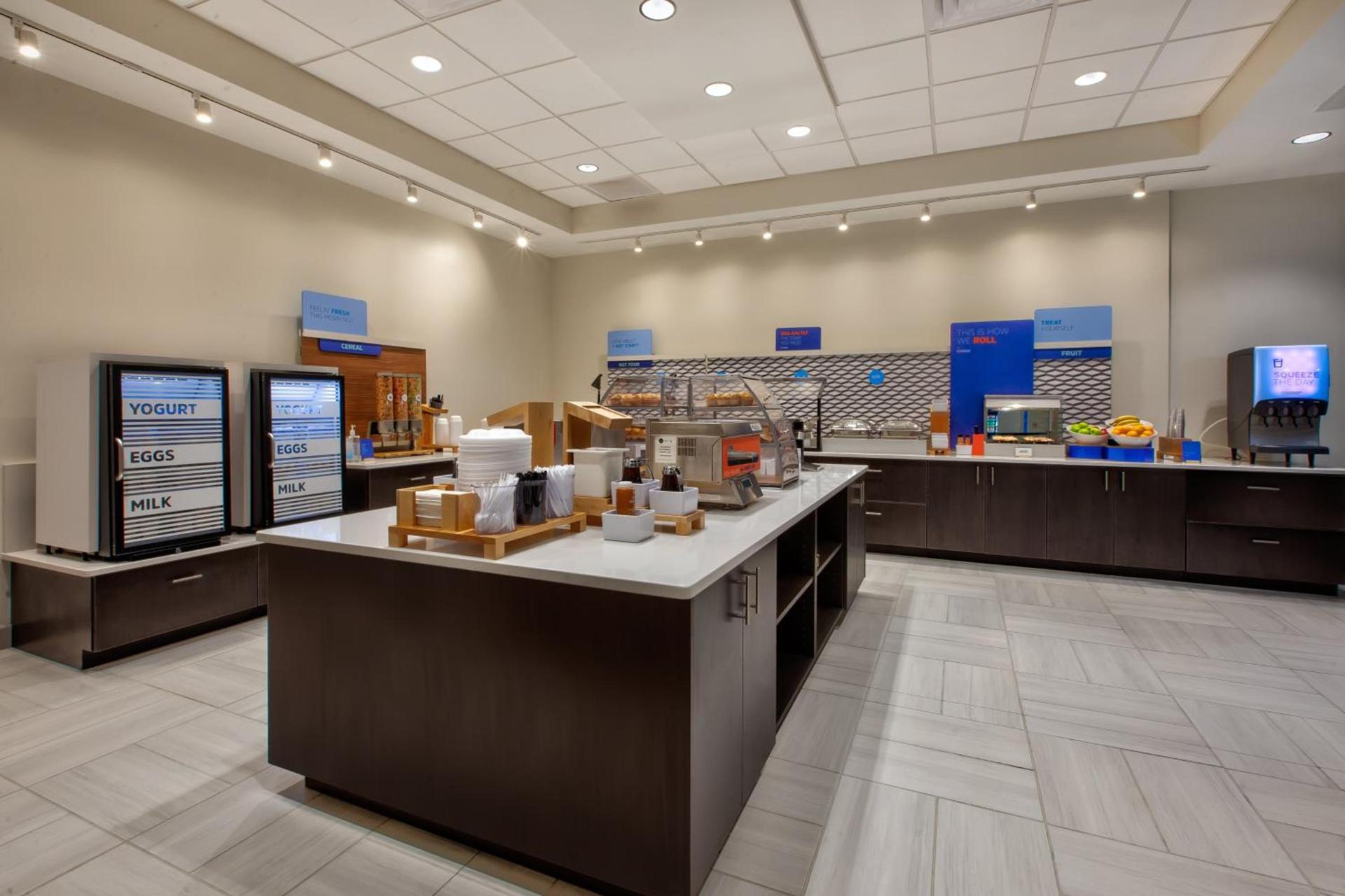 Holiday Inn Express & Suites VA Beach Oceanfront by IHG photo 20