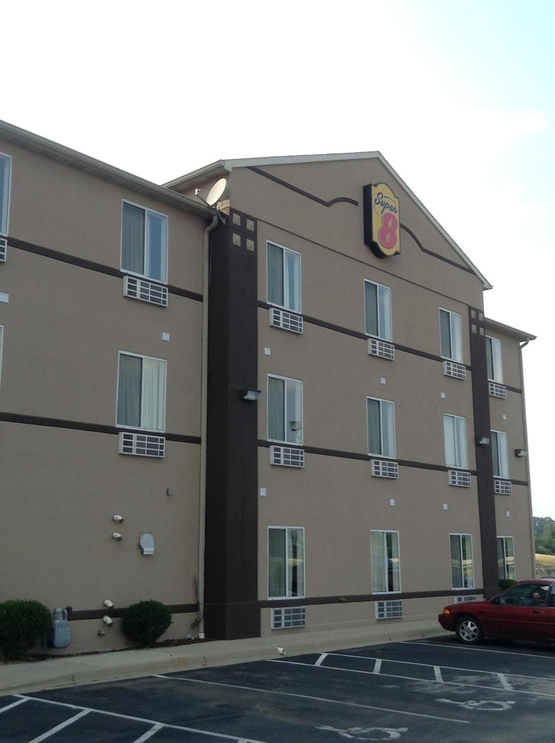 Super 8 by Wyndham Corydon photo 13