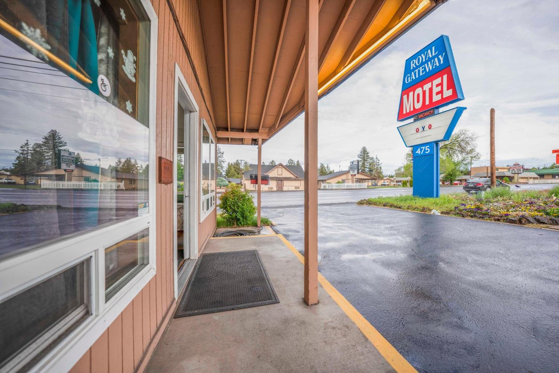 Royal Gateway Motel photo 29