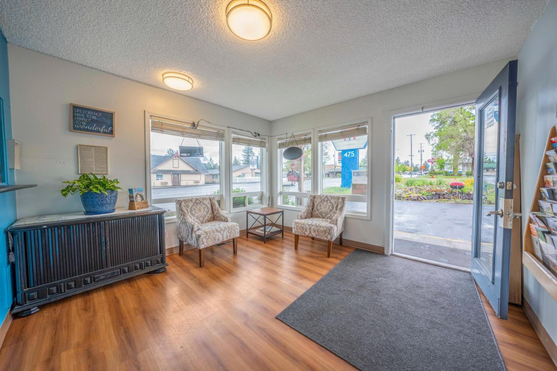 Royal Gateway Motel photo 24