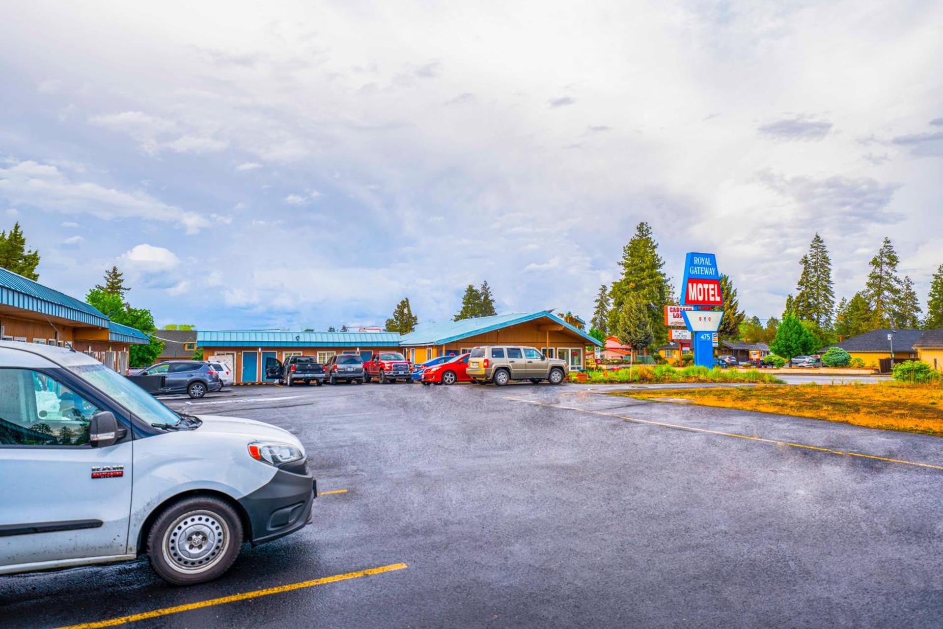 Royal Gateway Motel photo 35