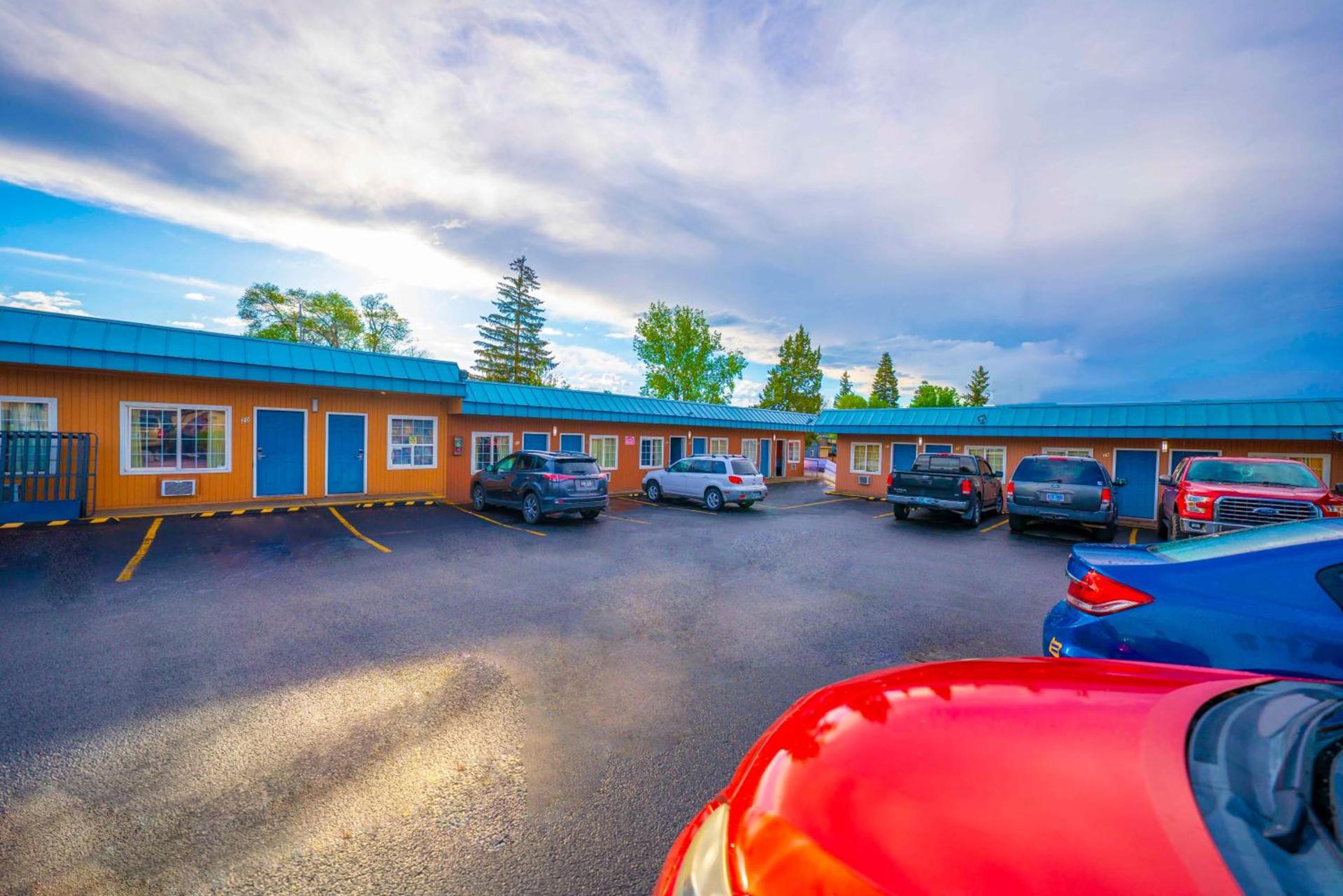 Royal Gateway Motel photo 34