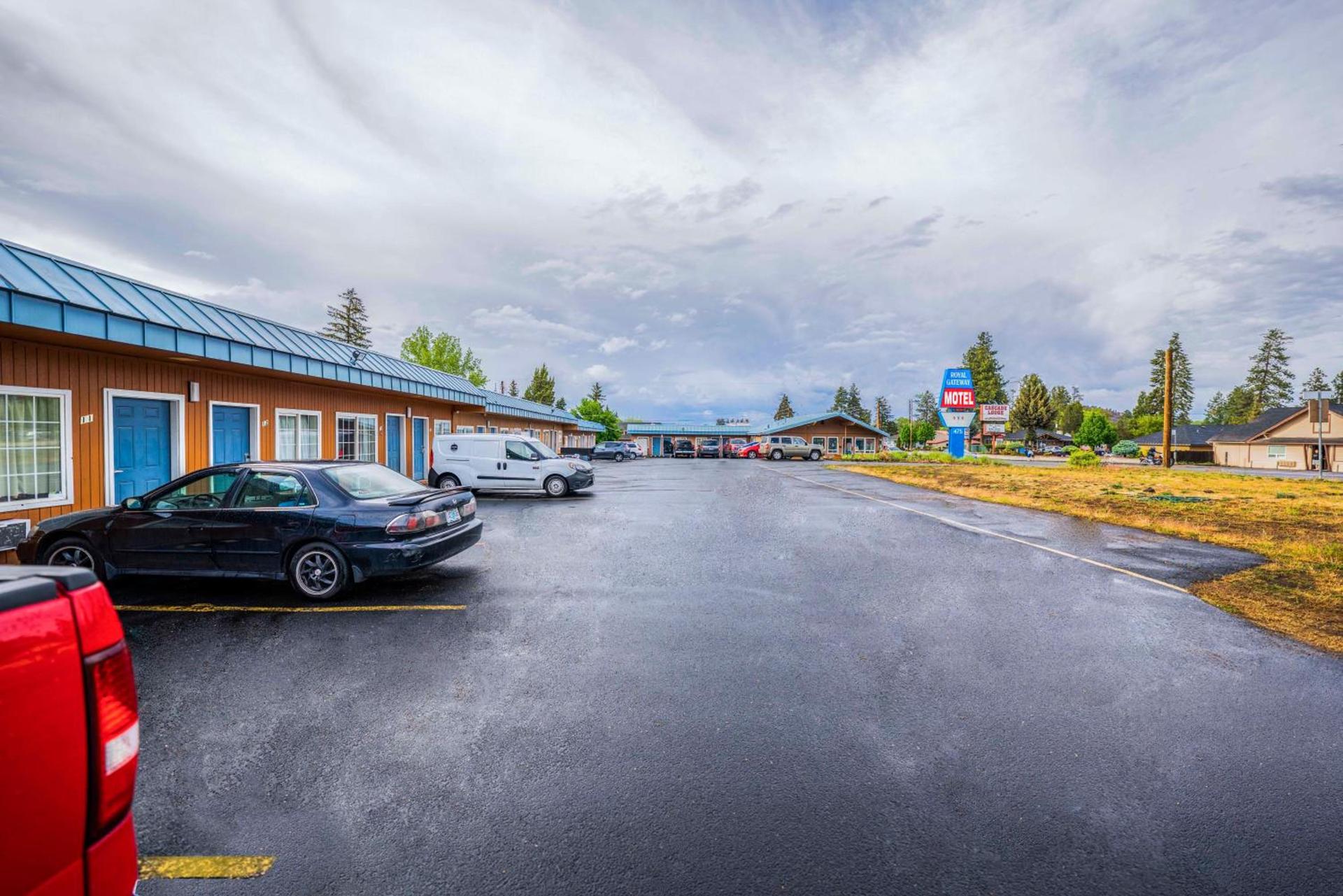 Royal Gateway Motel photo 33