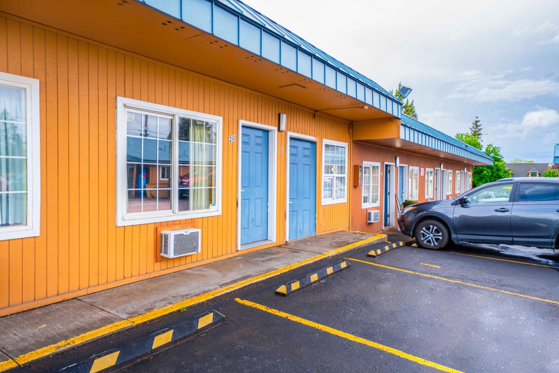 Royal Gateway Motel photo 32
