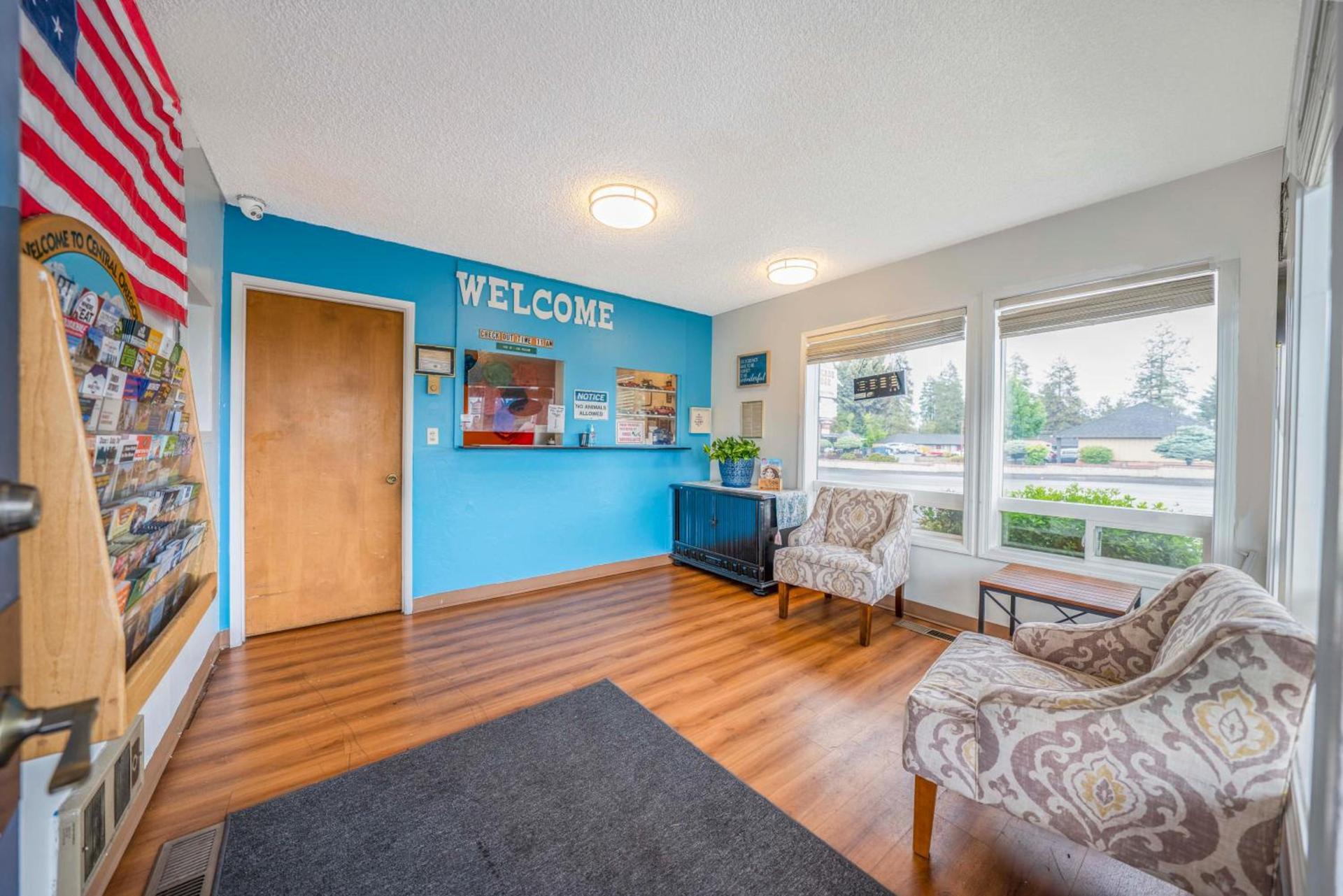 Royal Gateway Motel photo 38