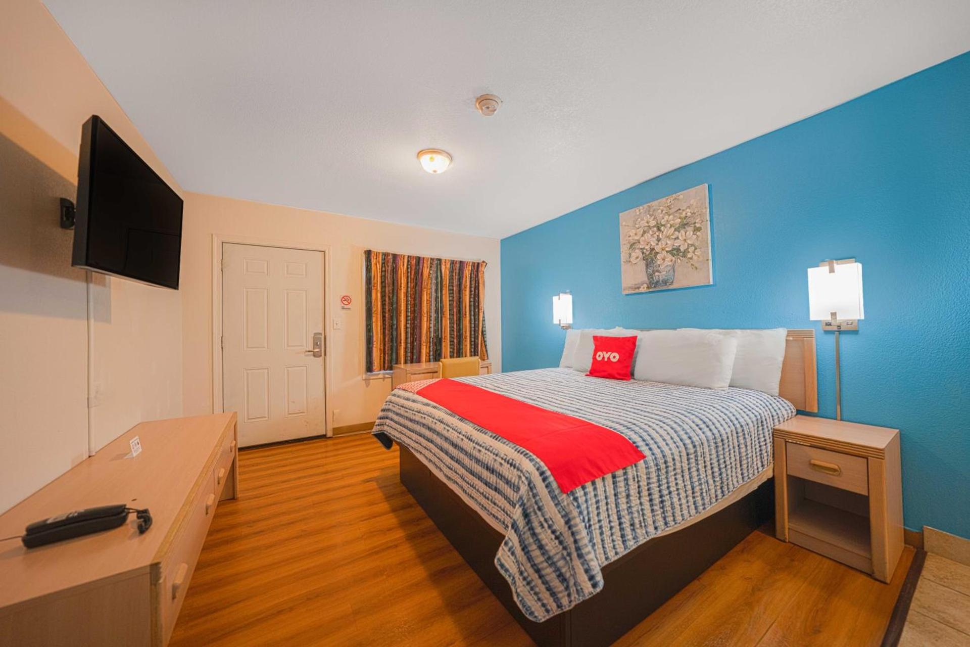 Royal Gateway Motel photo 16