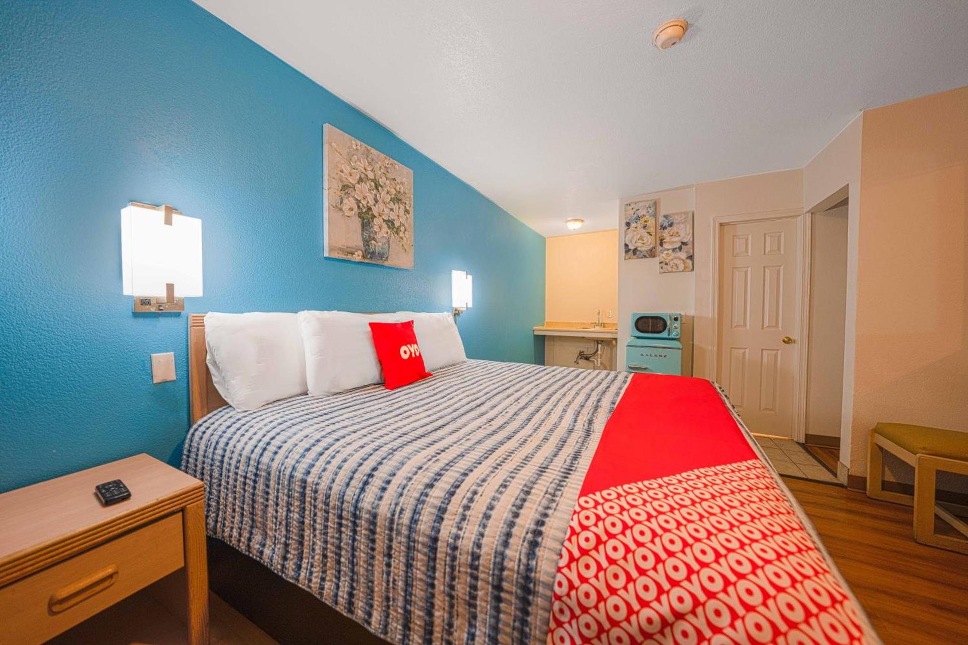Royal Gateway Motel photo 13