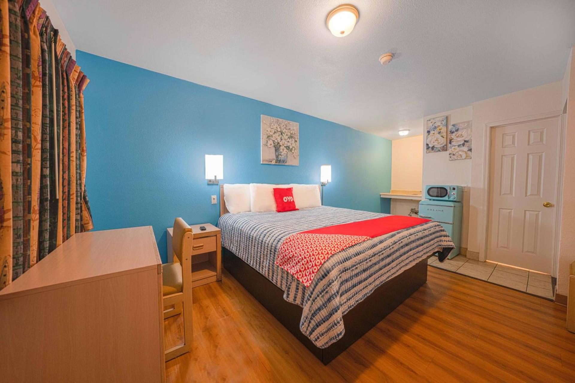 Royal Gateway Motel photo 27