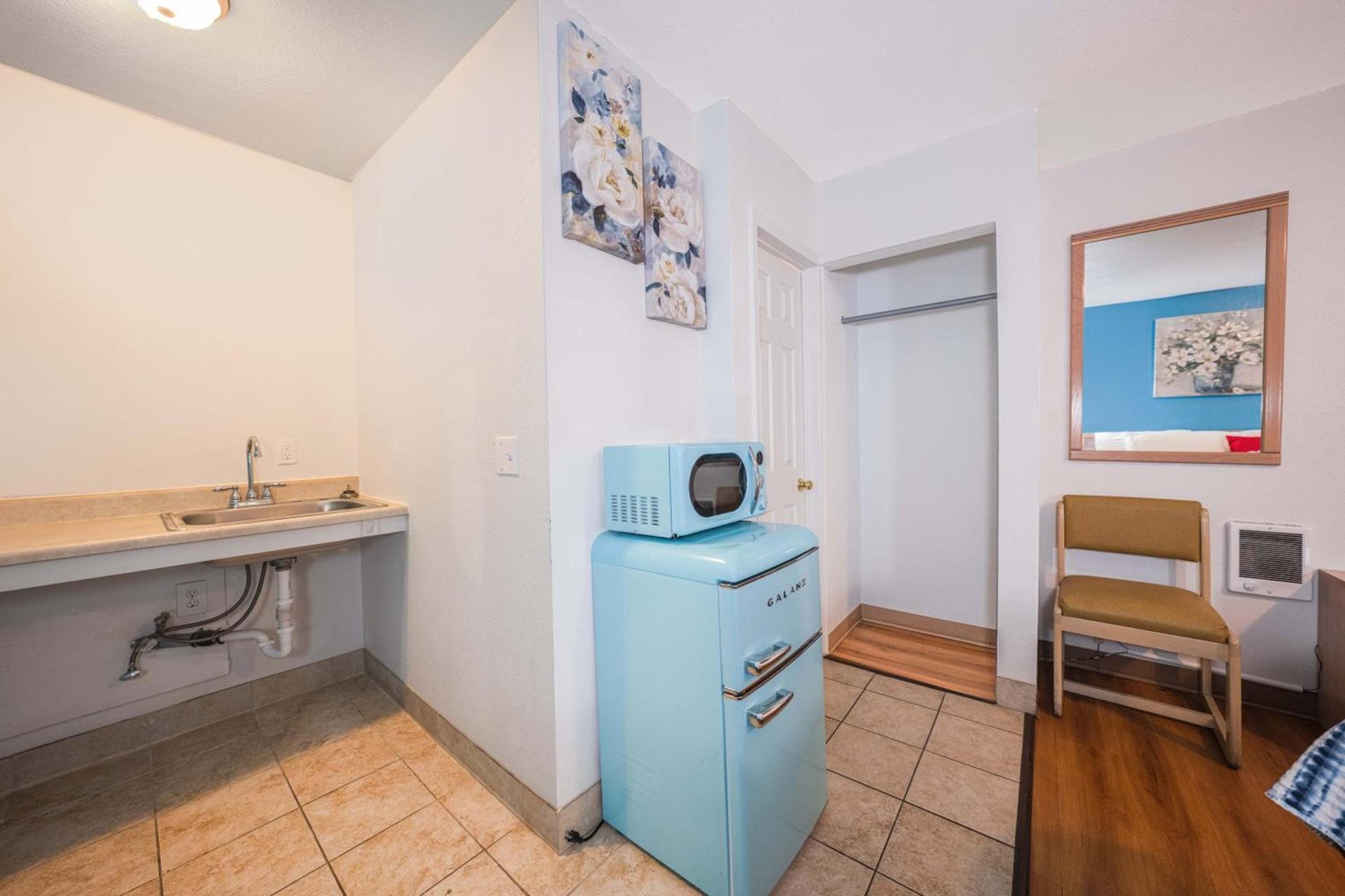 Royal Gateway Motel photo 9