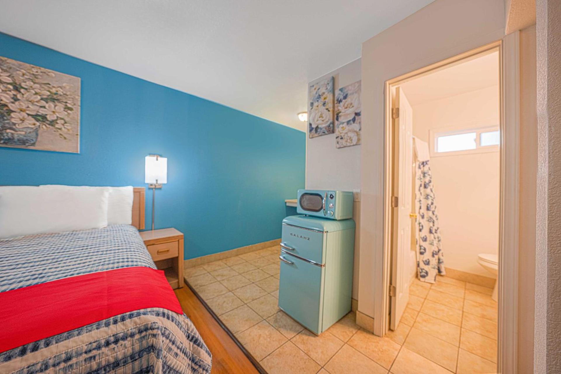Royal Gateway Motel photo 10