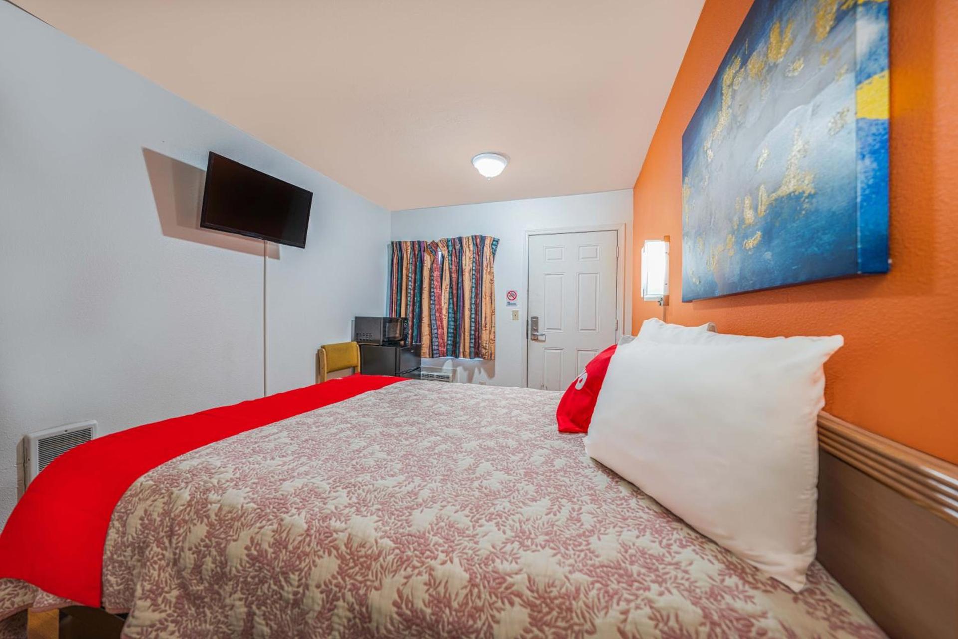Royal Gateway Motel photo 17