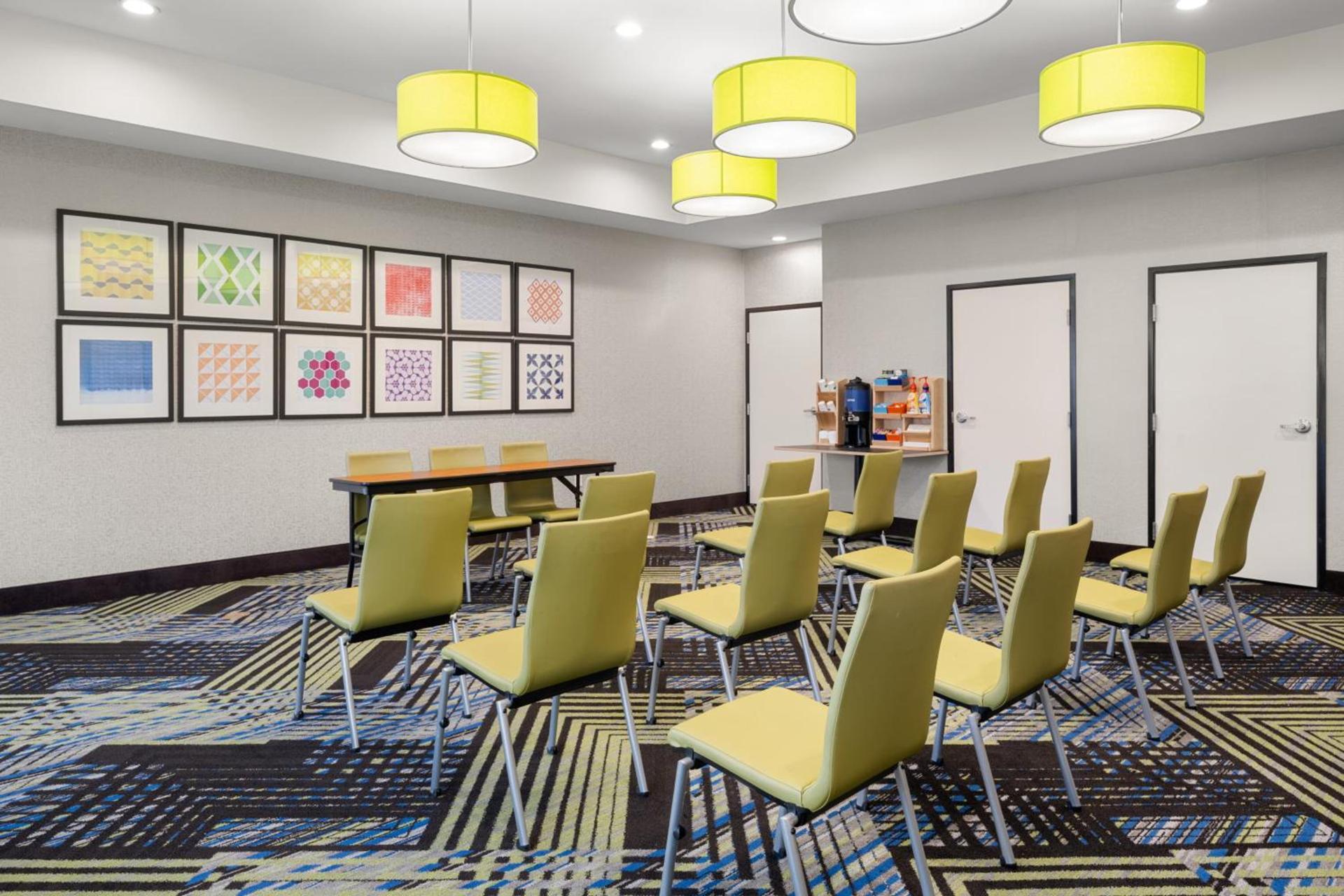 Holiday Inn Express & Suites Graham by IHG photo 13