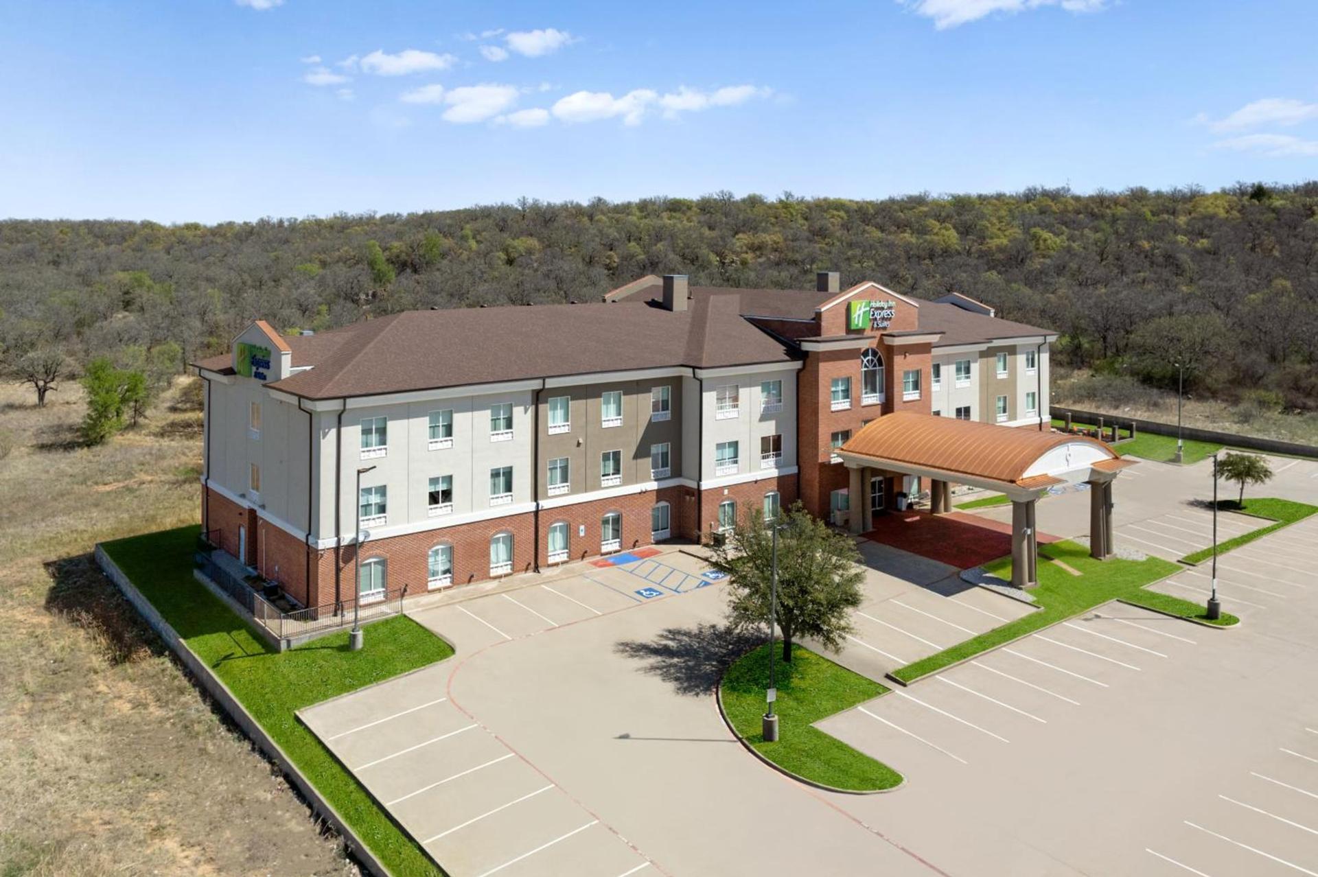 Holiday Inn Express & Suites Graham by IHG photo 3