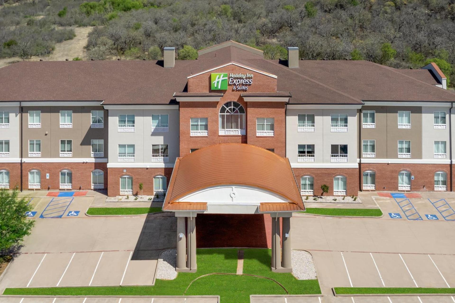 Holiday Inn Express & Suites Graham by IHG photo 6