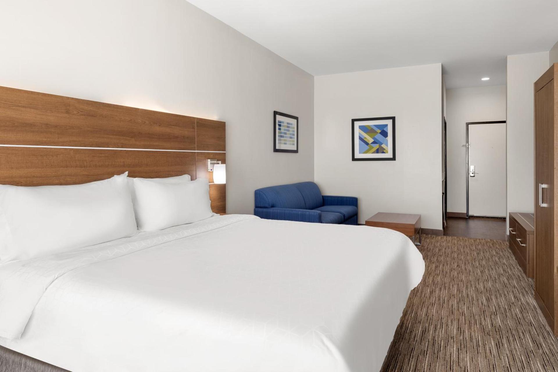 Holiday Inn Express & Suites Graham by IHG photo 9