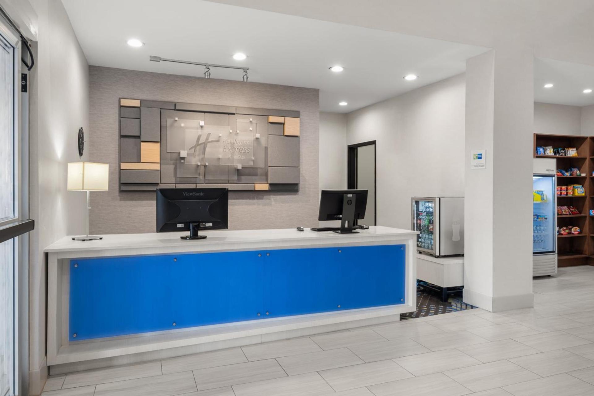 Holiday Inn Express & Suites Graham by IHG photo 2