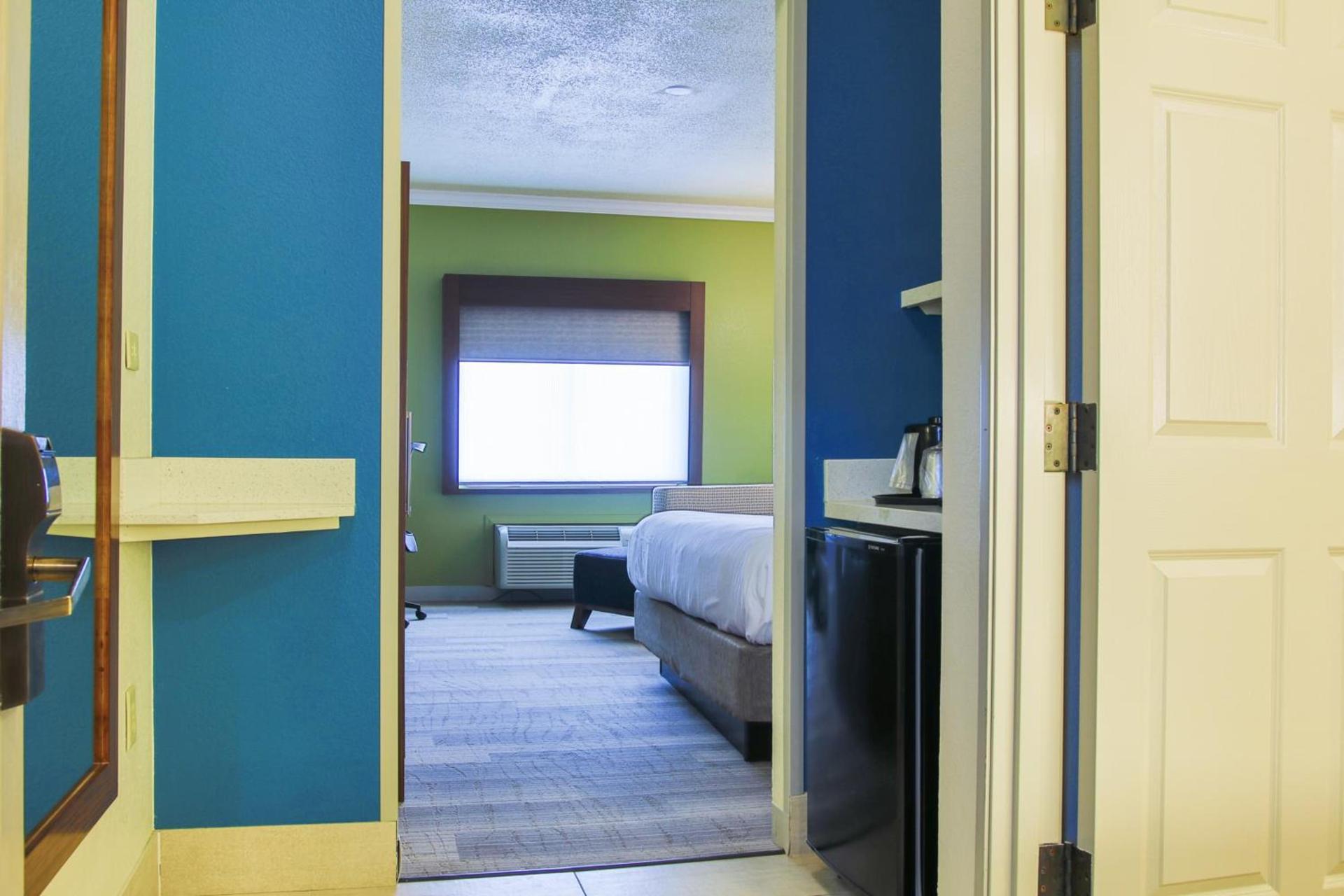 Holiday Inn Express Hotel & Suites Mount Pleasant by IHG photo 9
