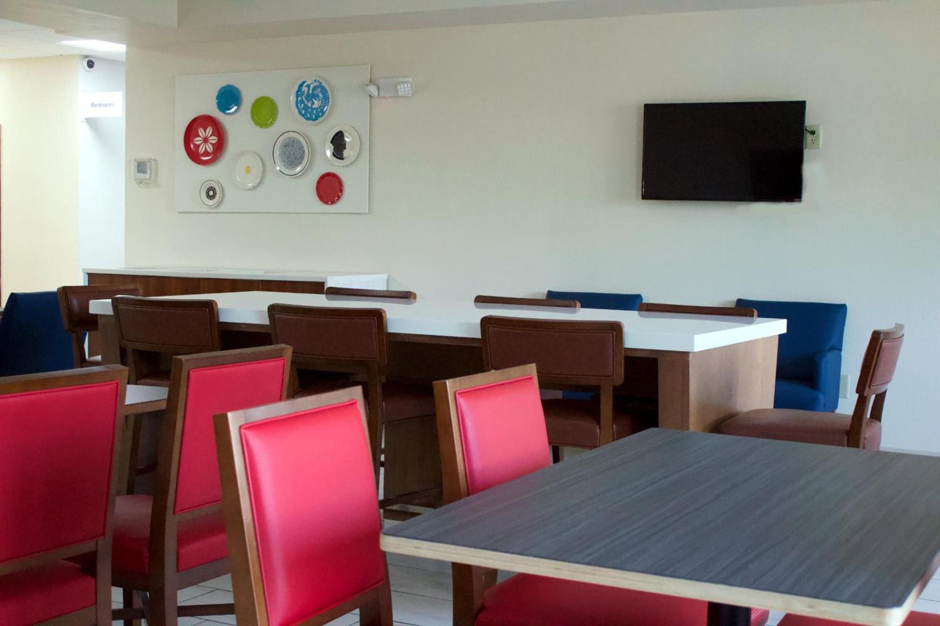 Holiday Inn Express & Suites Wilson-Downtown by IHG photo 22