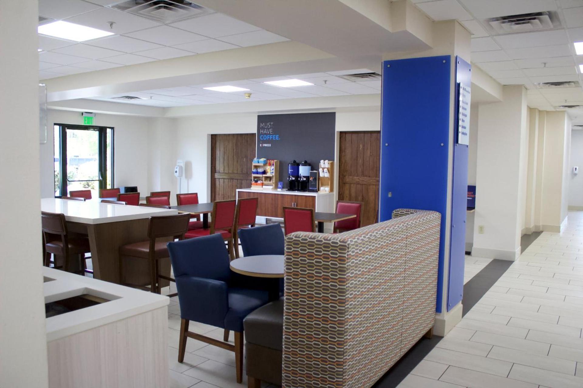 Holiday Inn Express & Suites Wilson-Downtown by IHG photo 19