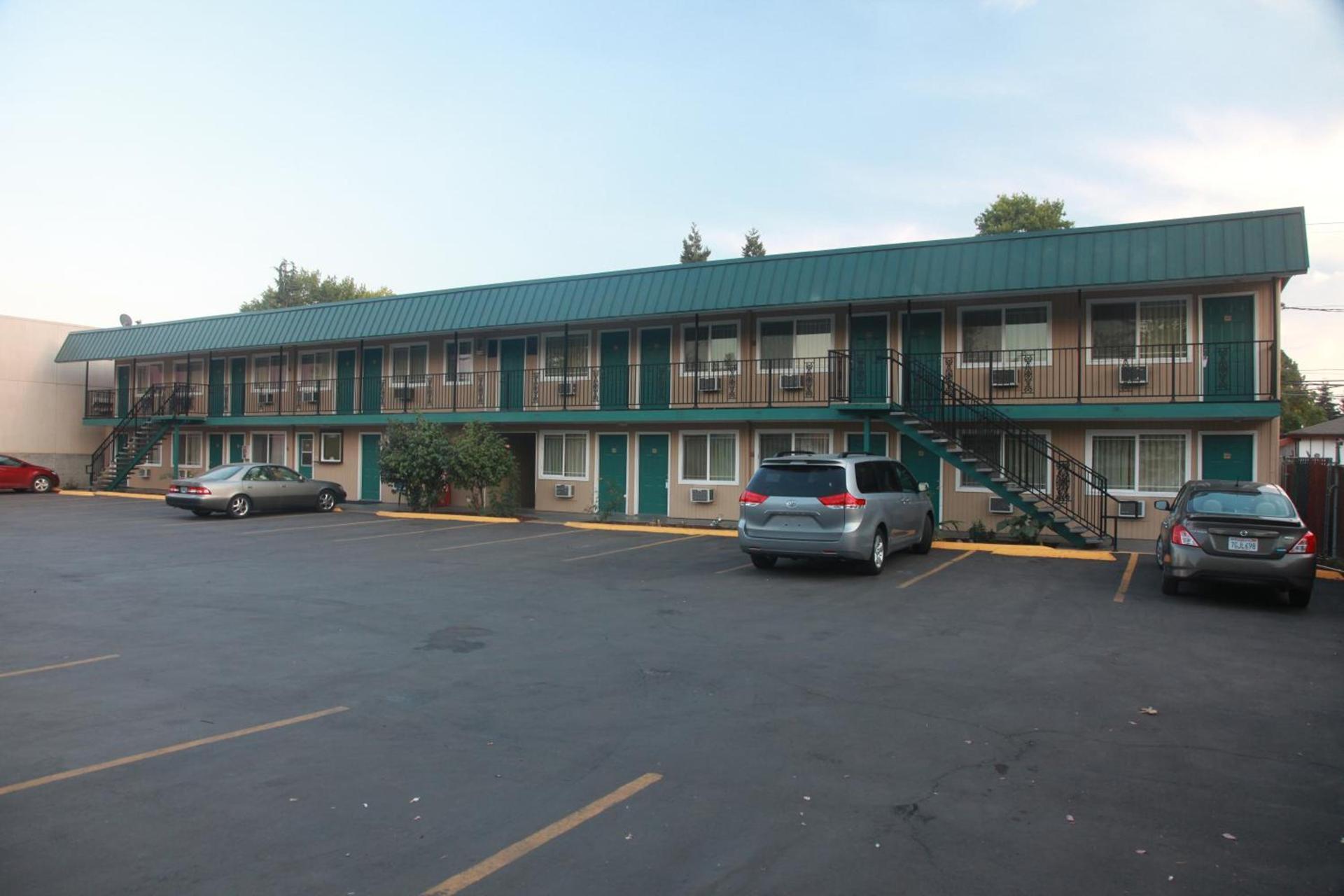 Executive Motel photo 1