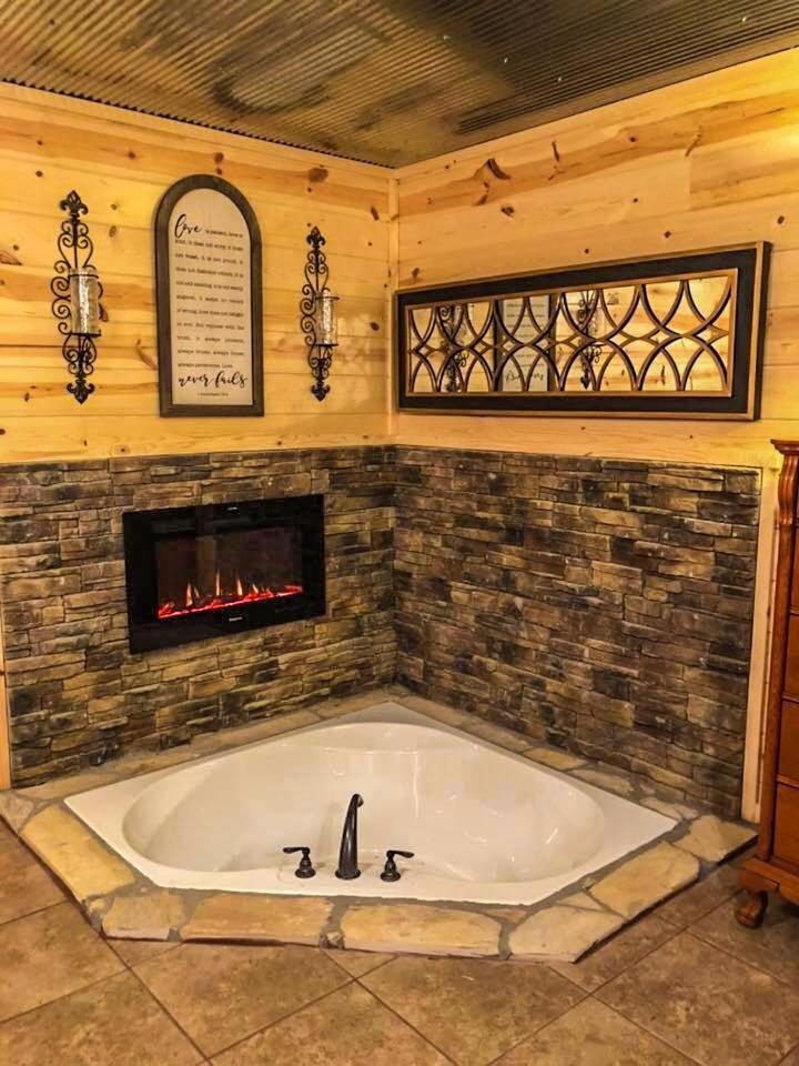 Samantha's Timber Inn photo 27
