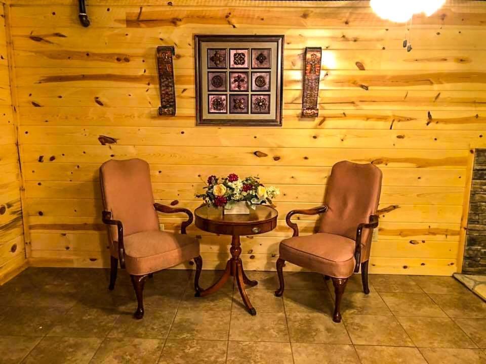 Samantha's Timber Inn photo 28
