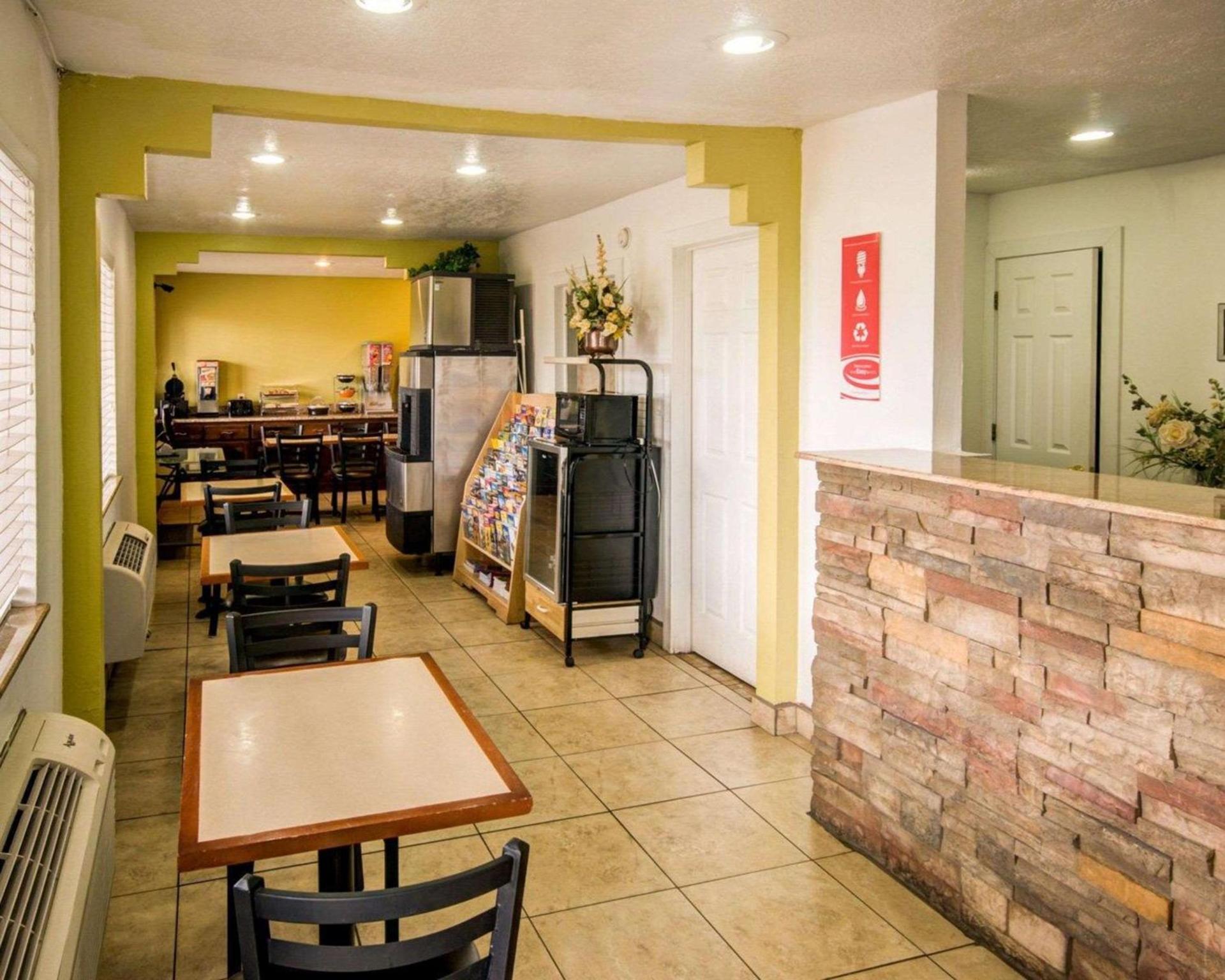 Econo Lodge Albuquerque East photo 6