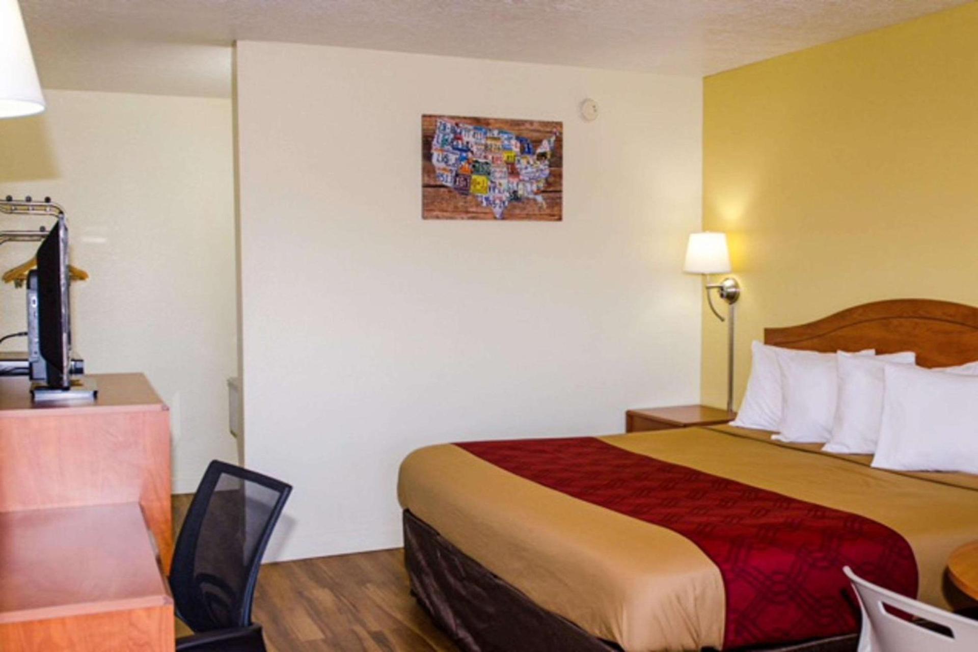 Econo Lodge Albuquerque East photo 8