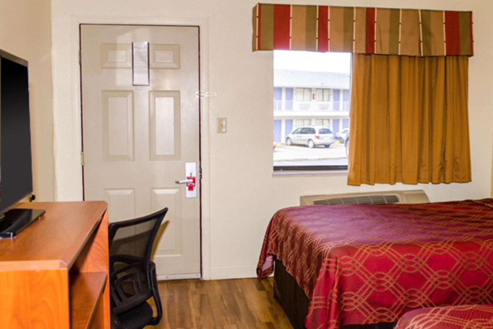 Econo Lodge Albuquerque East photo 11