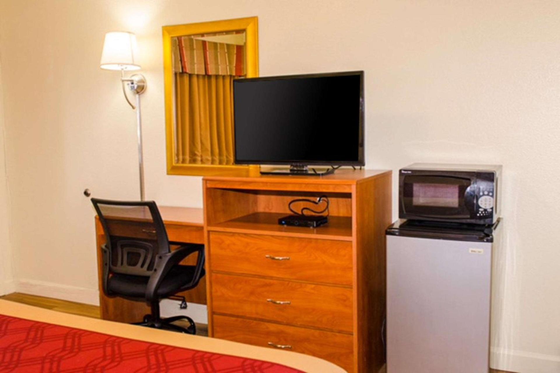 Econo Lodge Albuquerque East photo 14