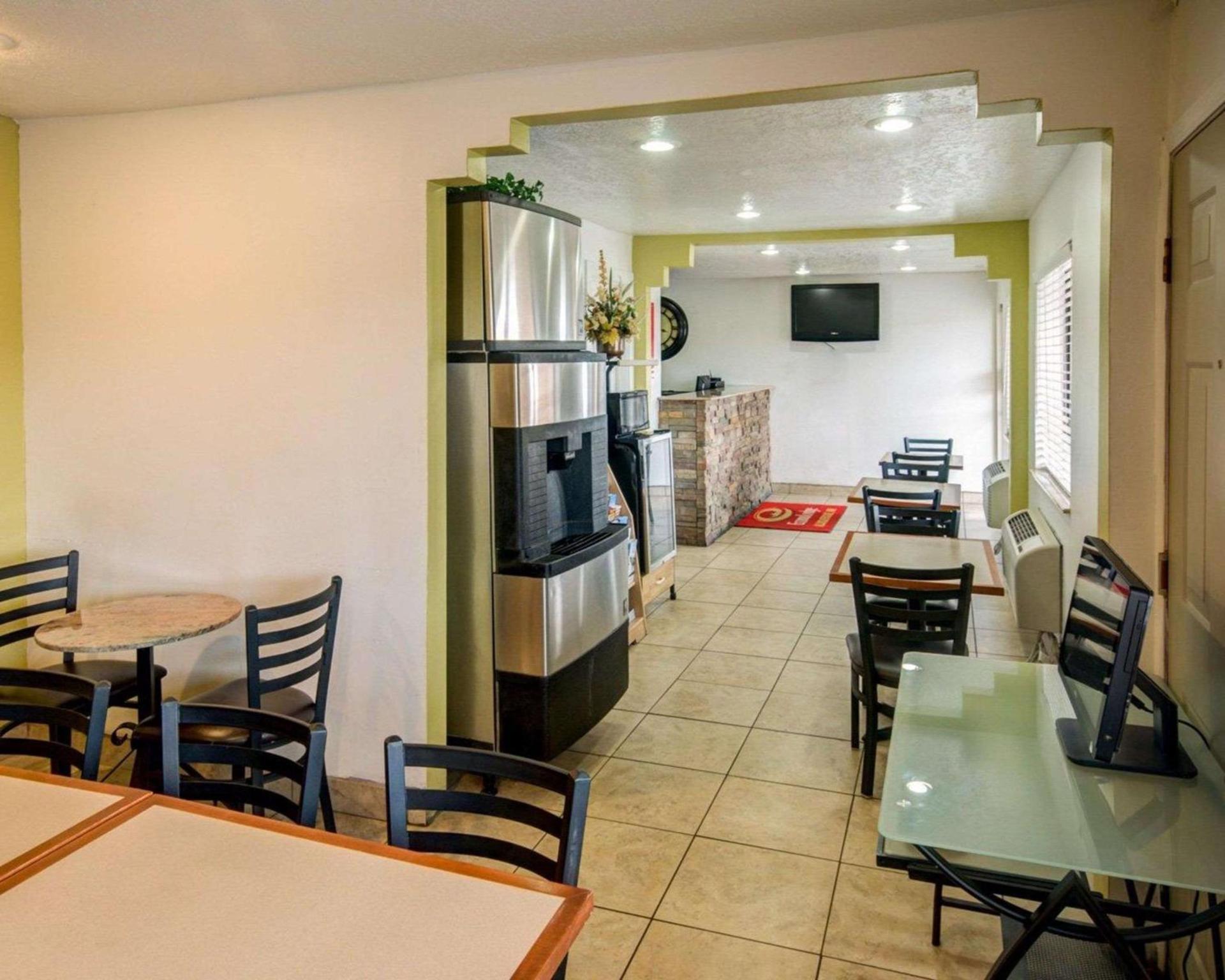 Econo Lodge Albuquerque East photo 21