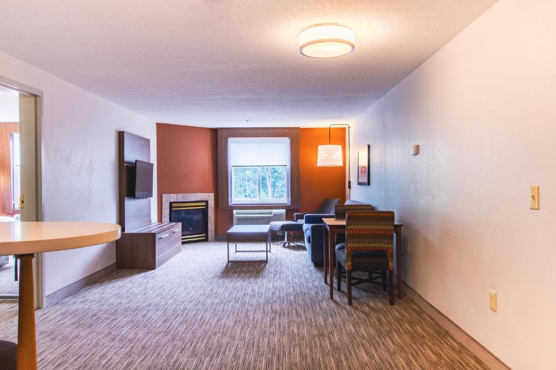 Holiday Inn Express & Suites - Lincoln East - White Mountains by IHG photo 85