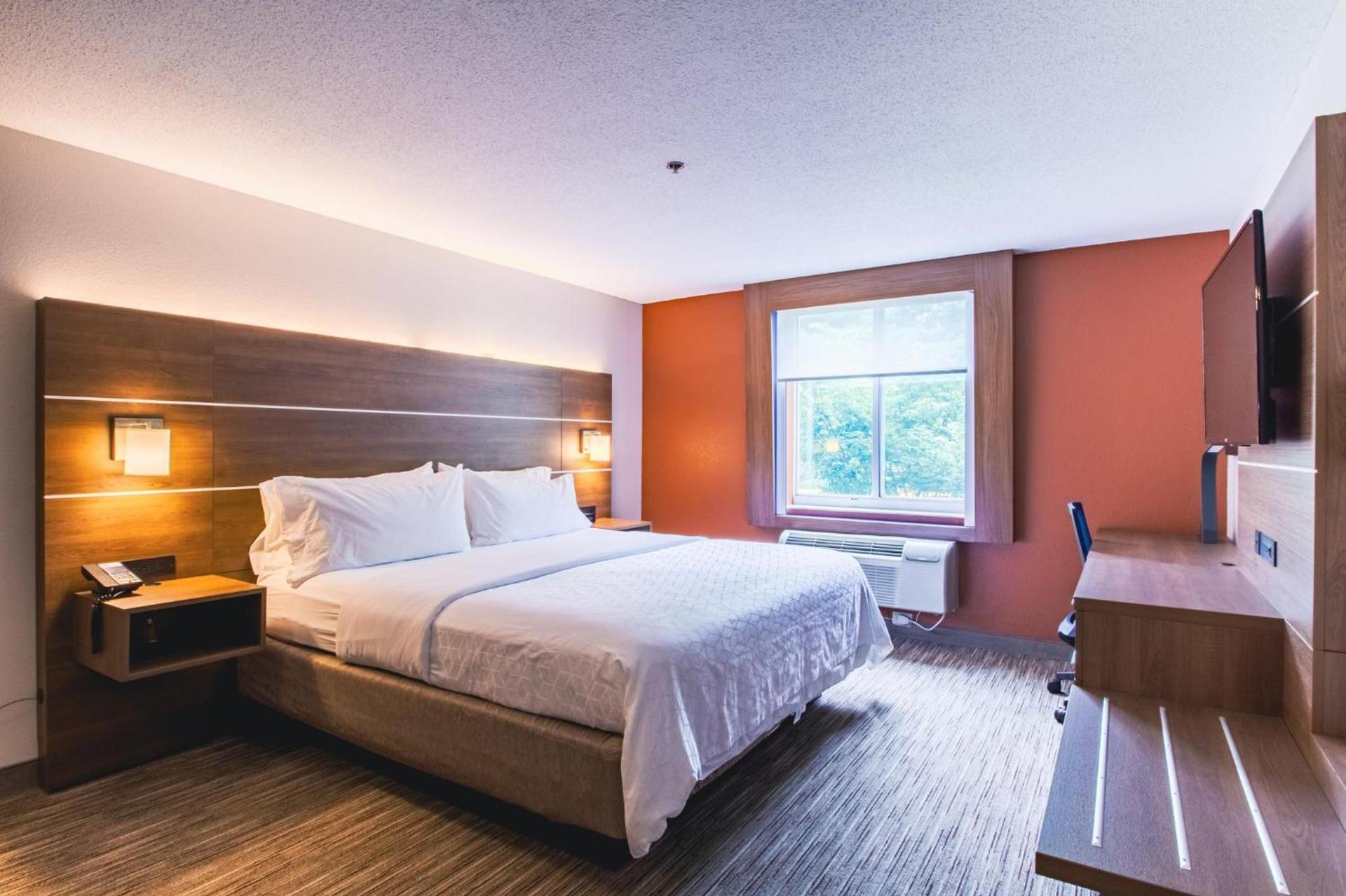 Holiday Inn Express & Suites - Lincoln East - White Mountains by IHG photo 90