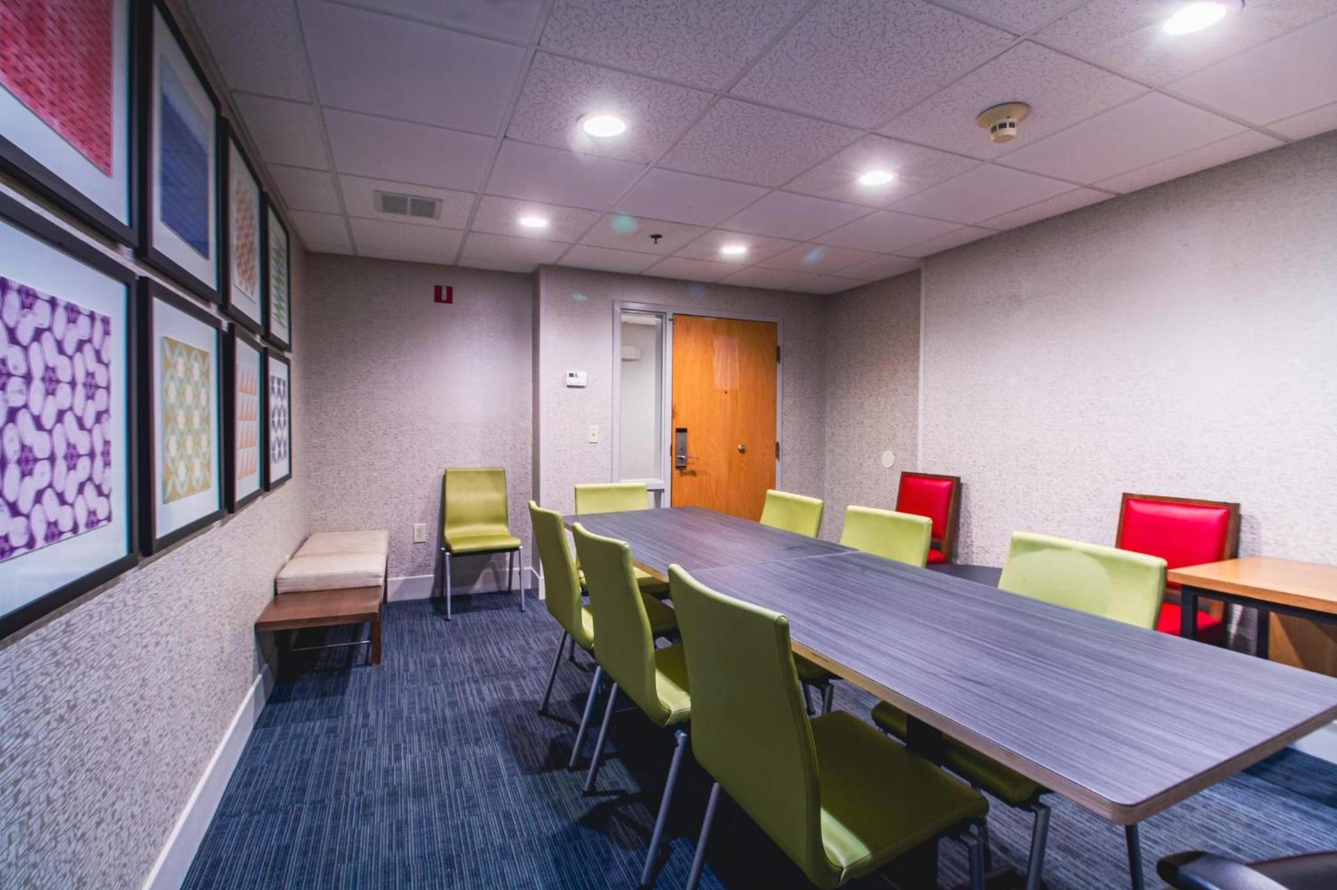 Holiday Inn Express & Suites - Lincoln East - White Mountains by IHG photo 96