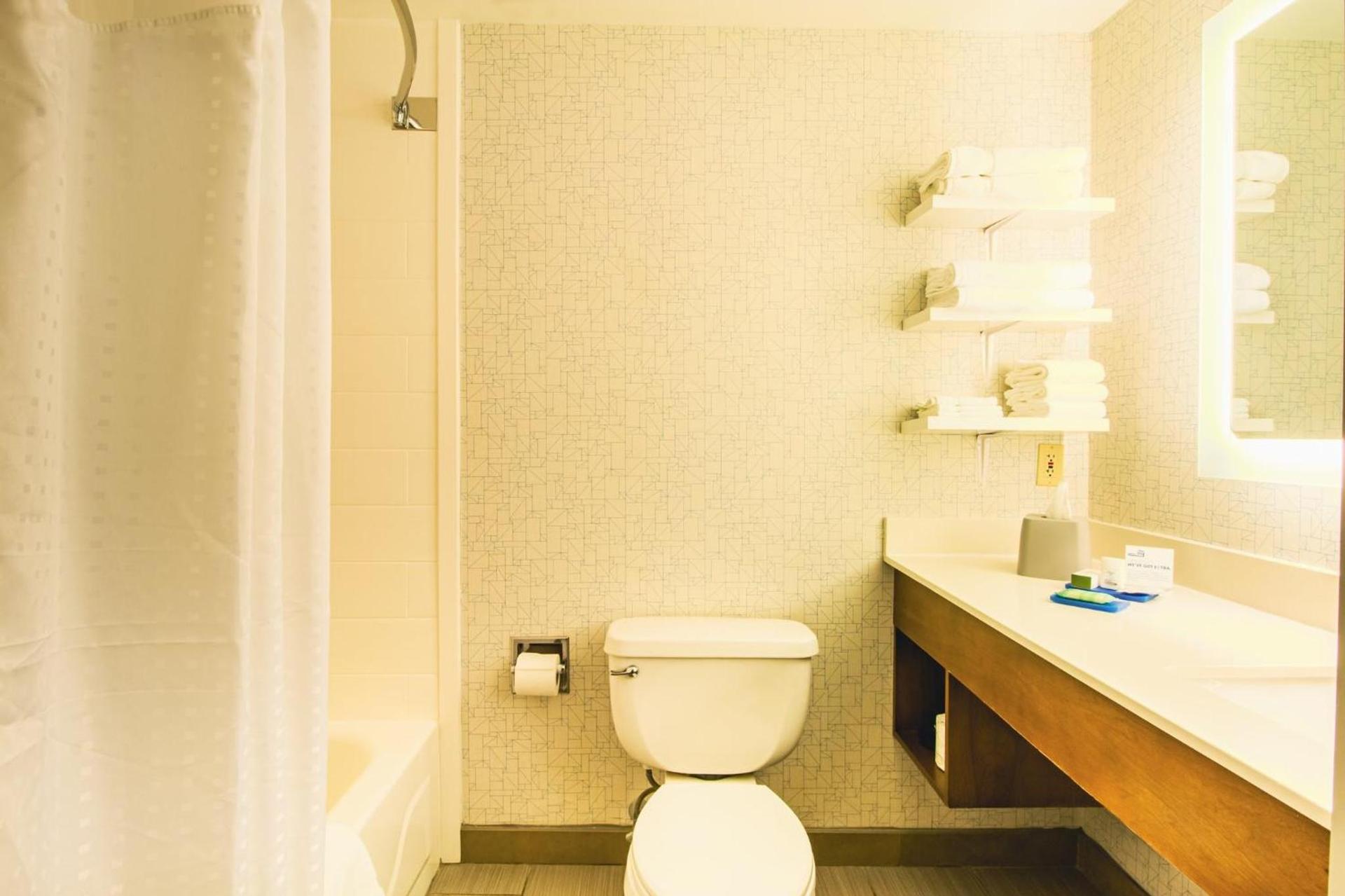Holiday Inn Express & Suites - Lincoln East - White Mountains by IHG photo 97