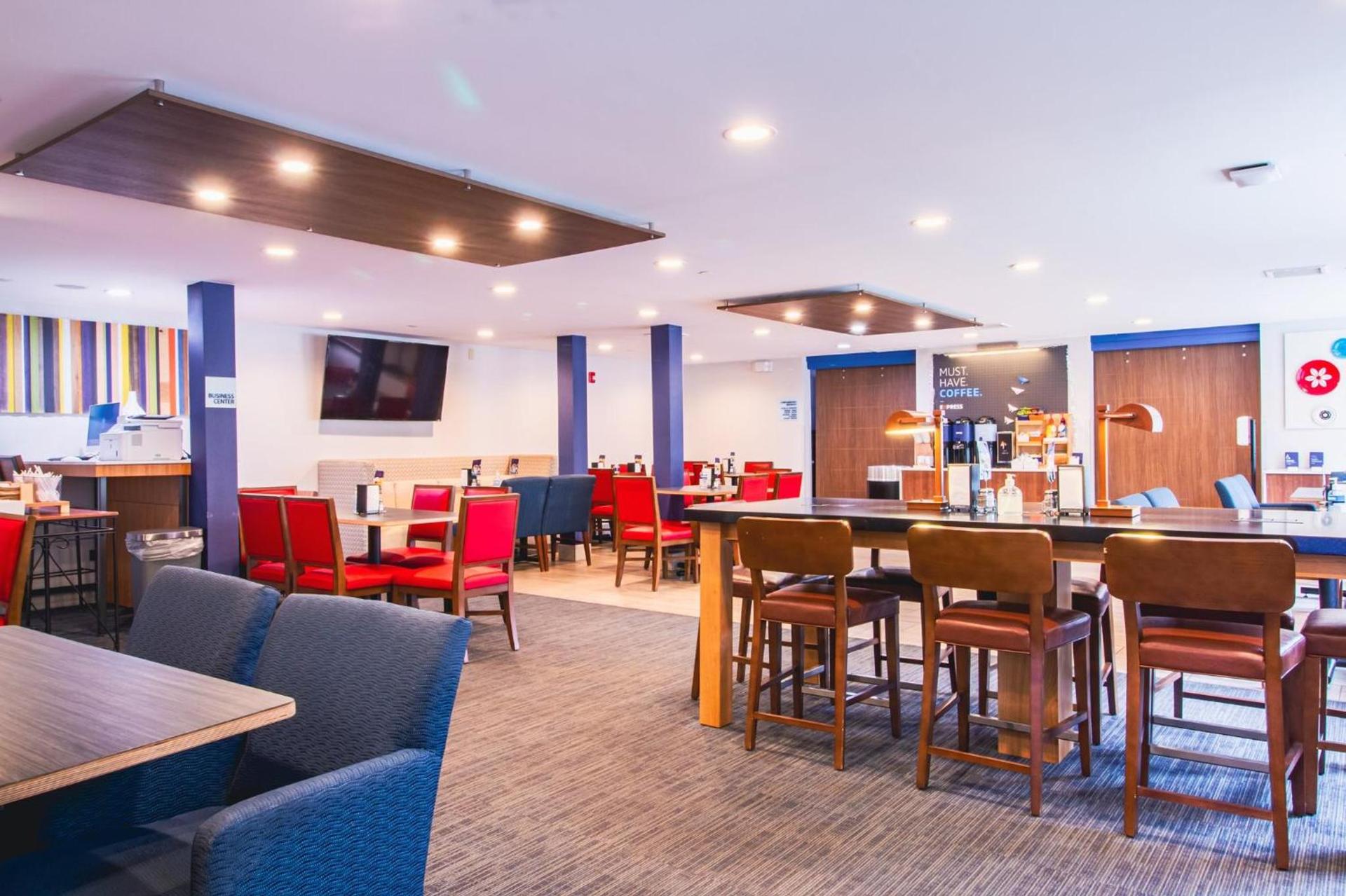 Holiday Inn Express & Suites - Lincoln East - White Mountains by IHG photo 99